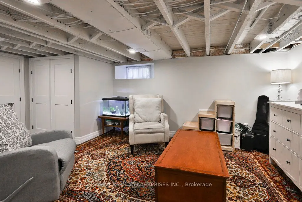 44 Mississauga Road N