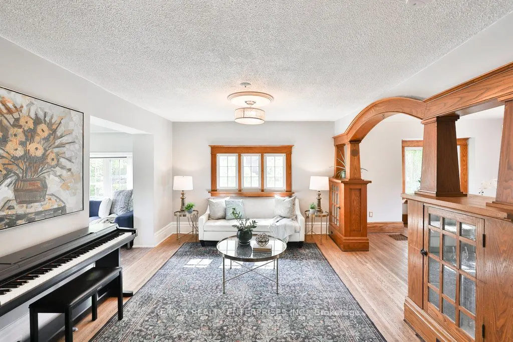 44 Mississauga Road N