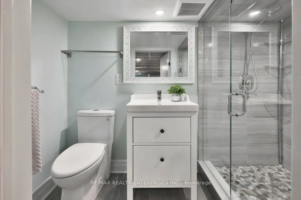 44 Mississauga Road N