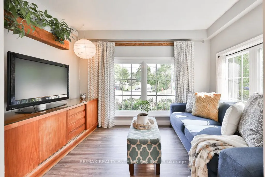 44 Mississauga Road N