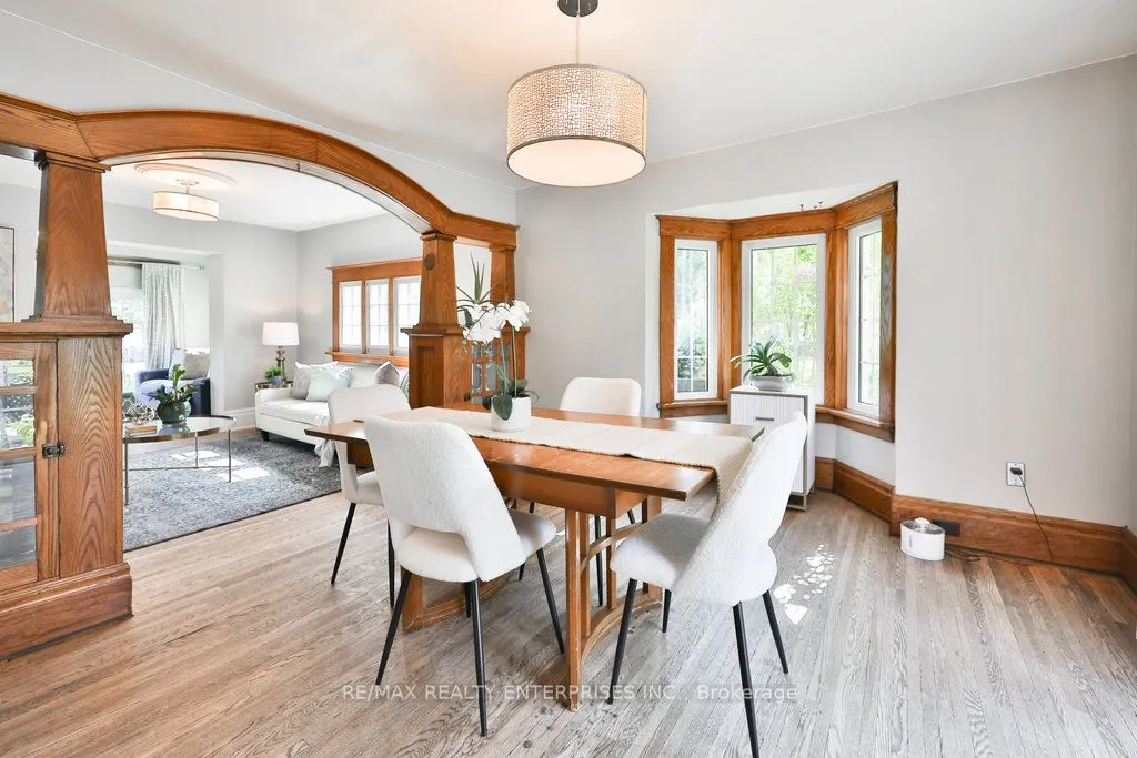 44 Mississauga Road N