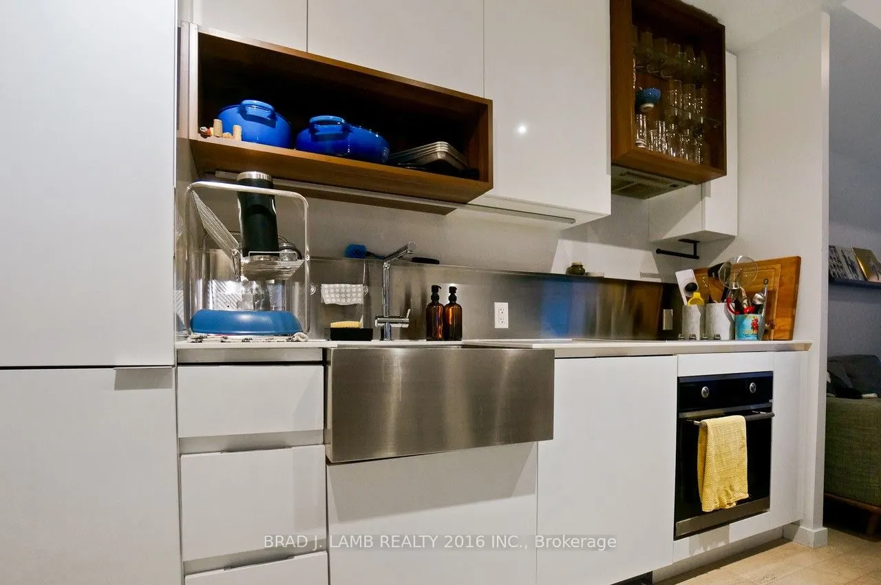 383 Sorauren Avenue, #210