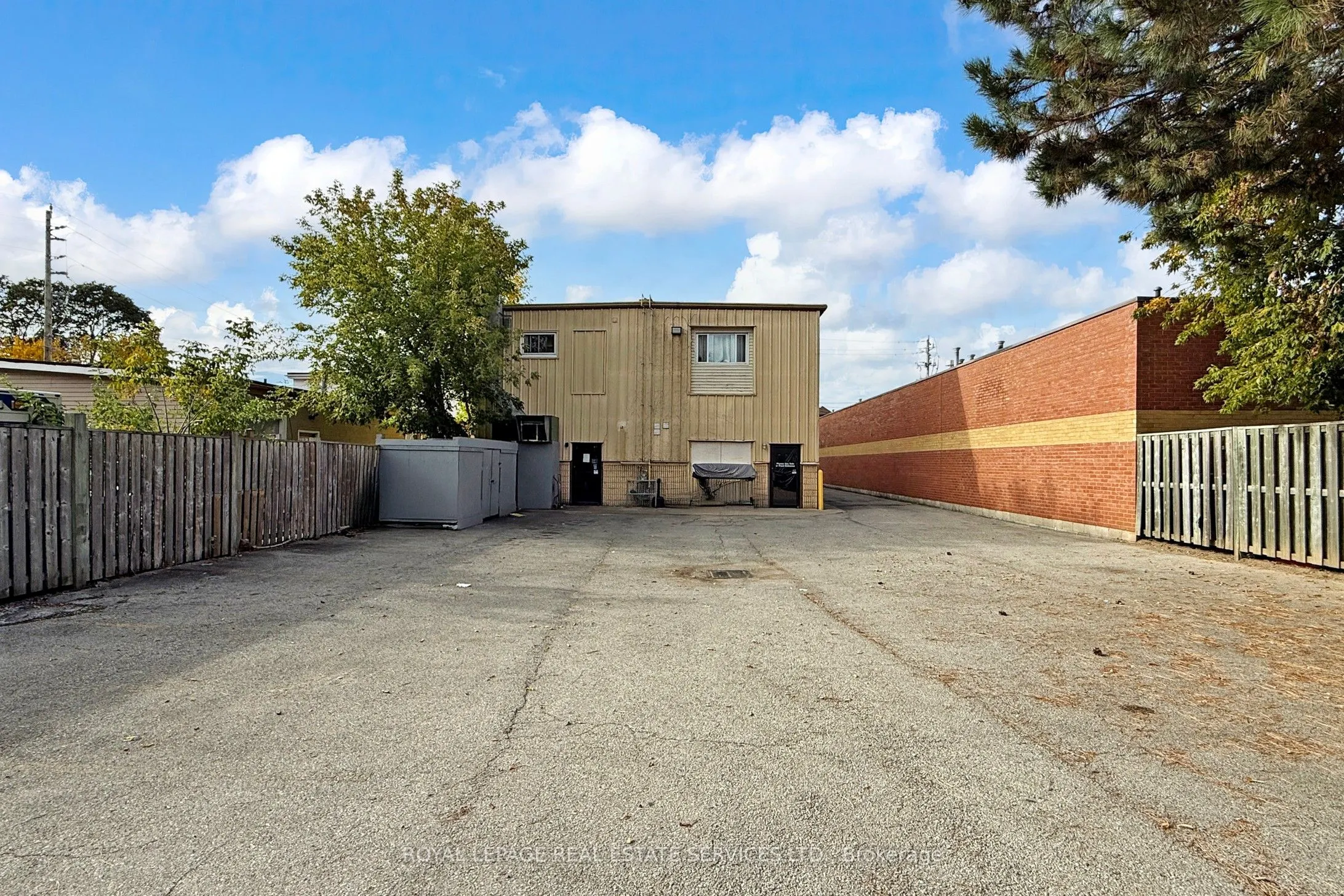 17 Commercial Street