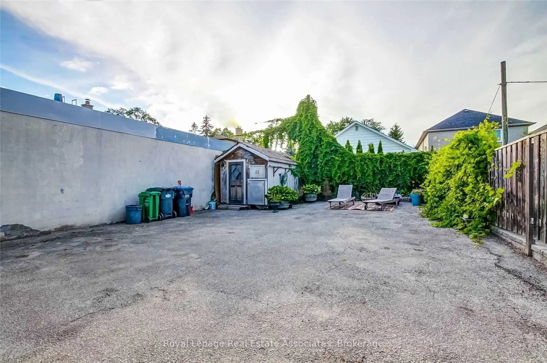 881 Lakeshore Road E