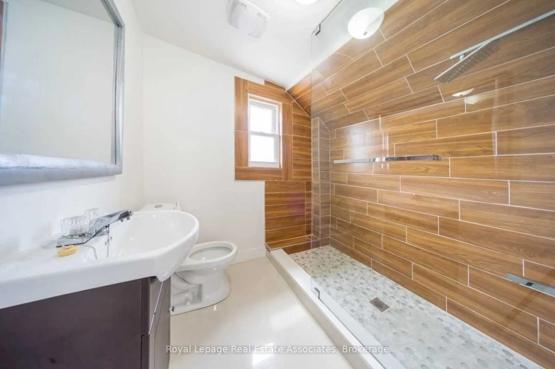 881 Lakeshore Road E