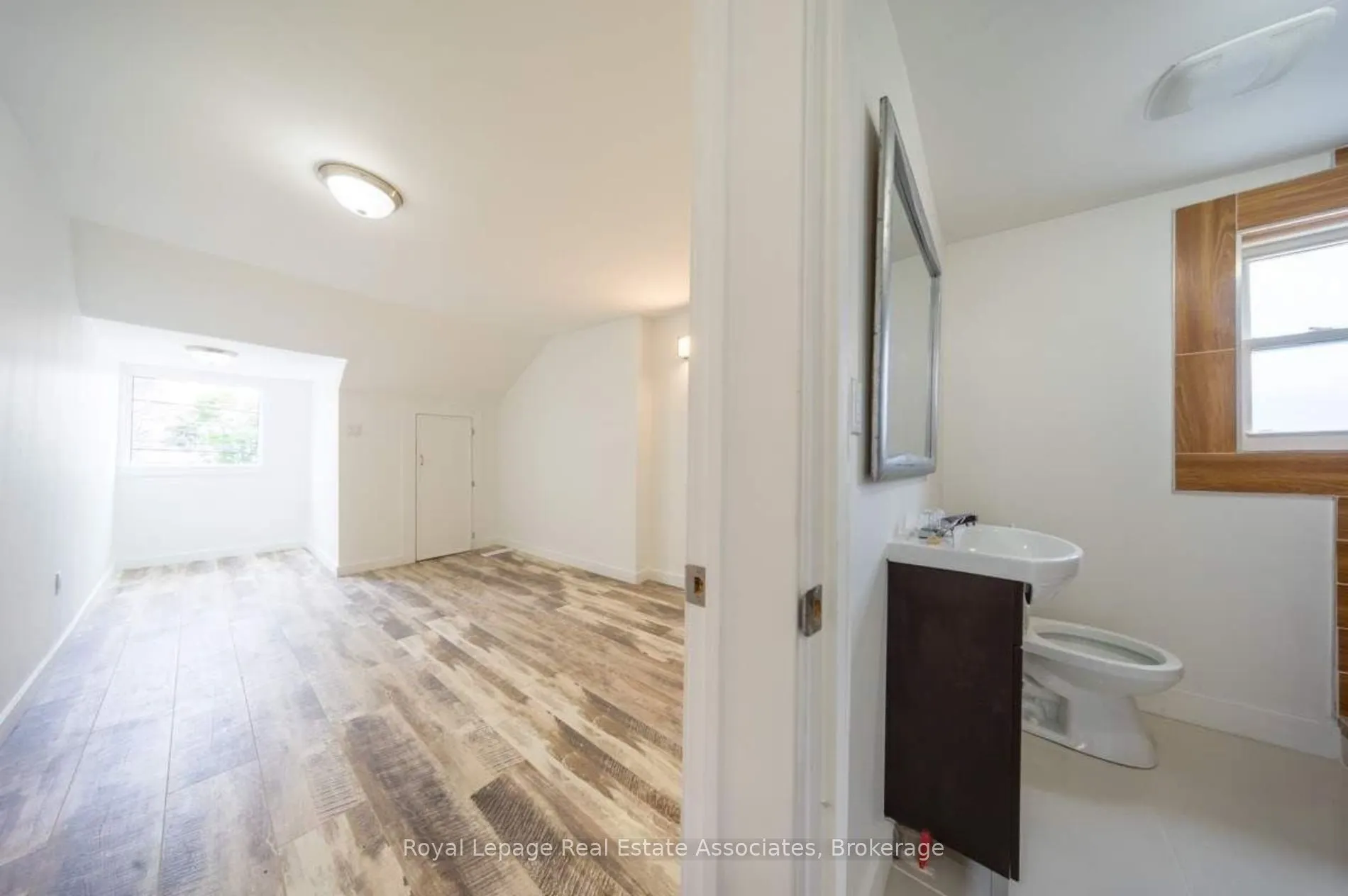 881 Lakeshore Road E