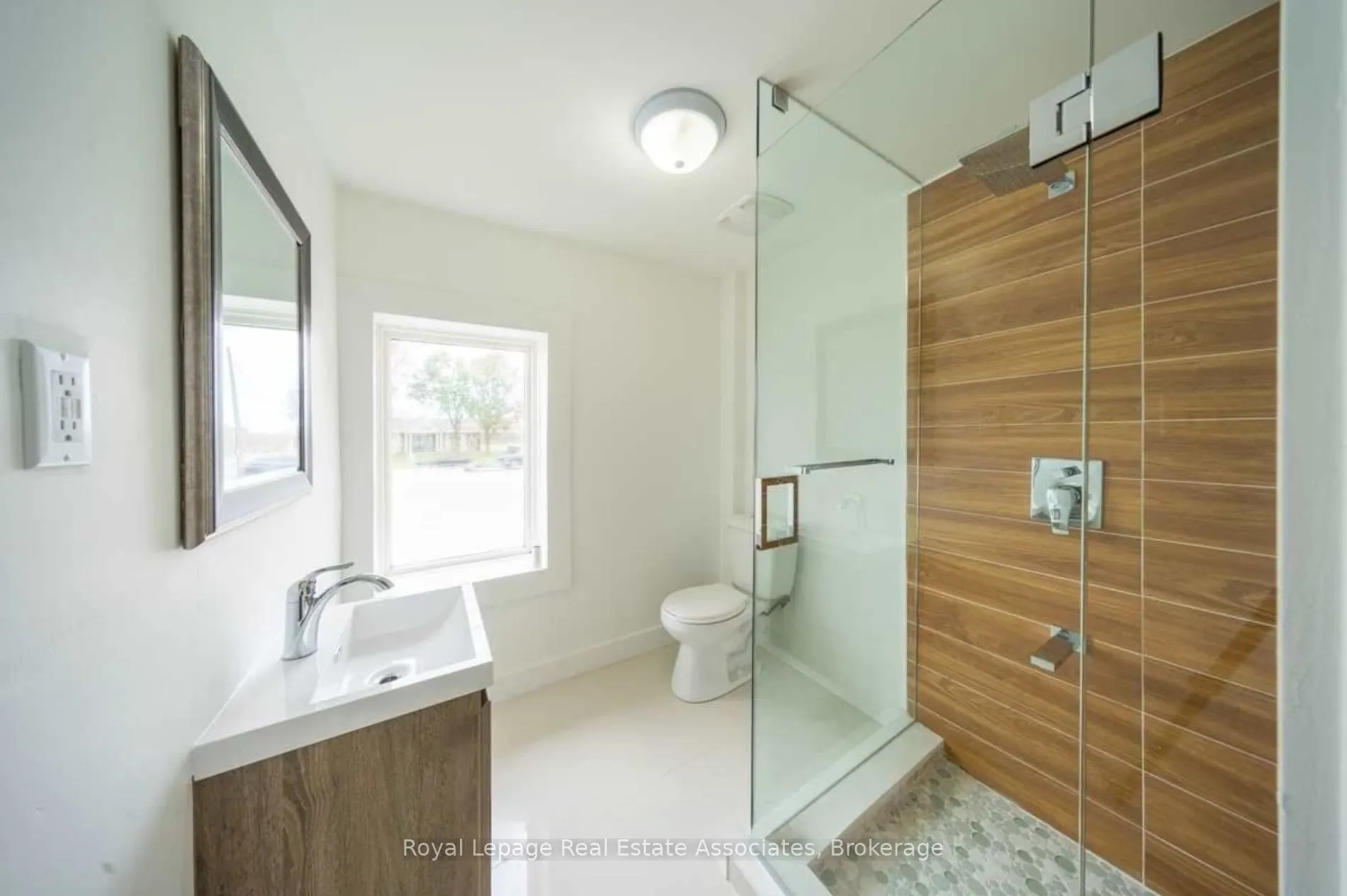 881 Lakeshore Road E