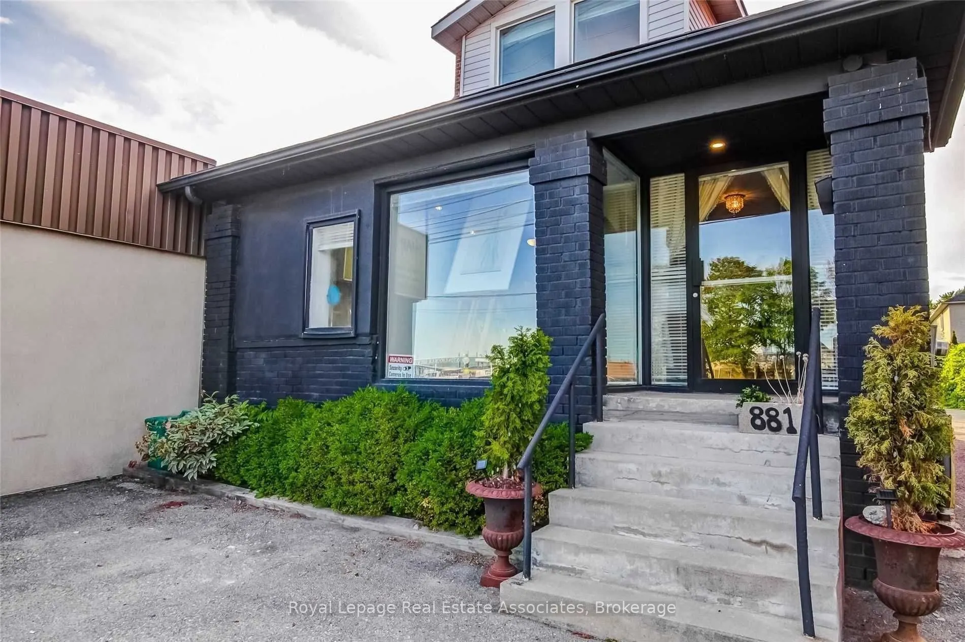 881 Lakeshore Road E