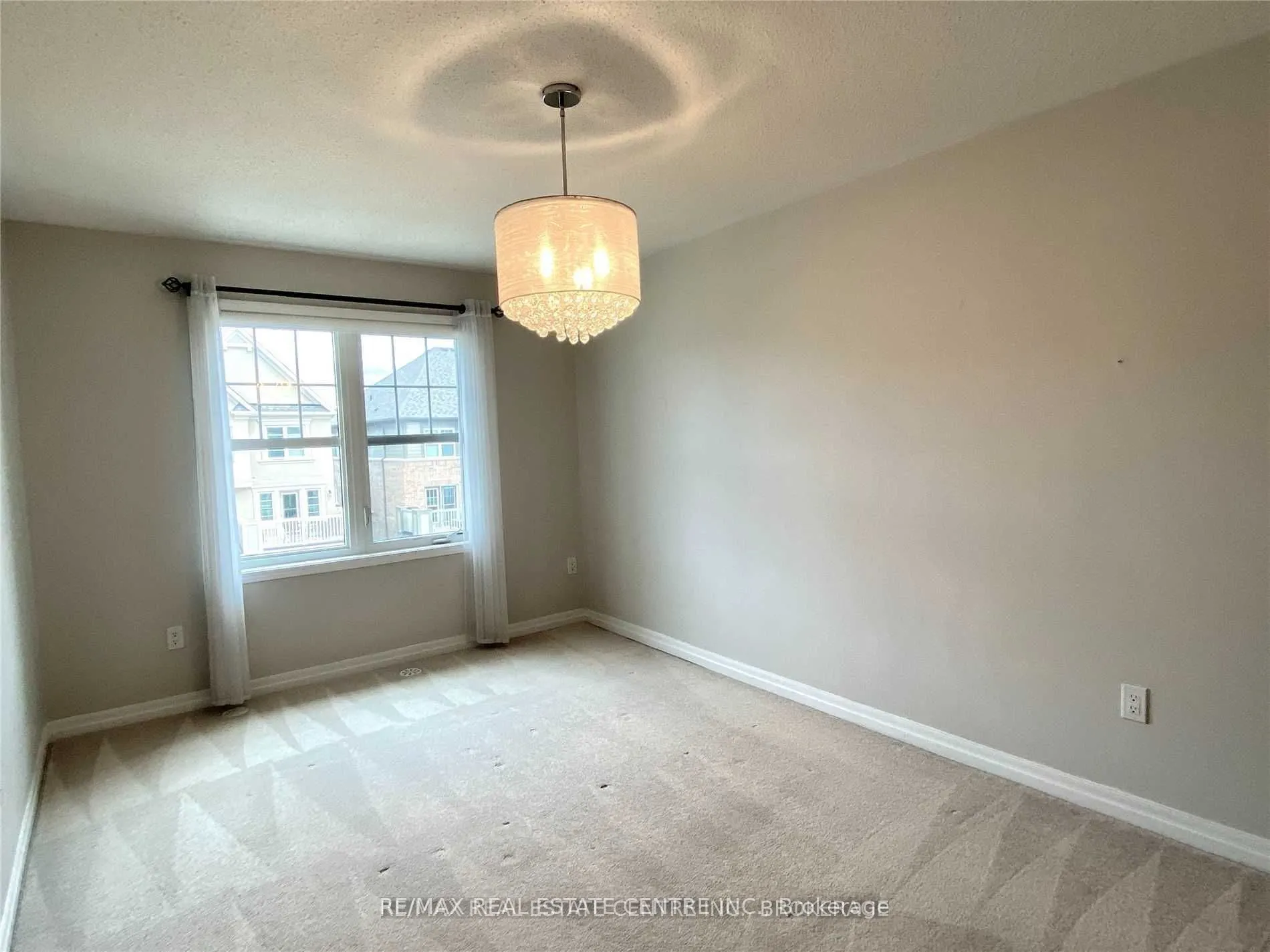 3088 Mistletoe Gardens