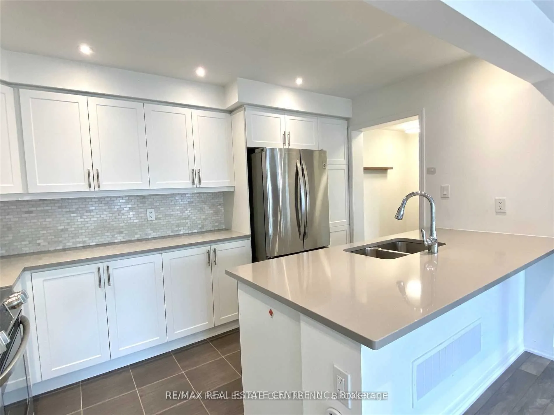 3088 Mistletoe Gardens