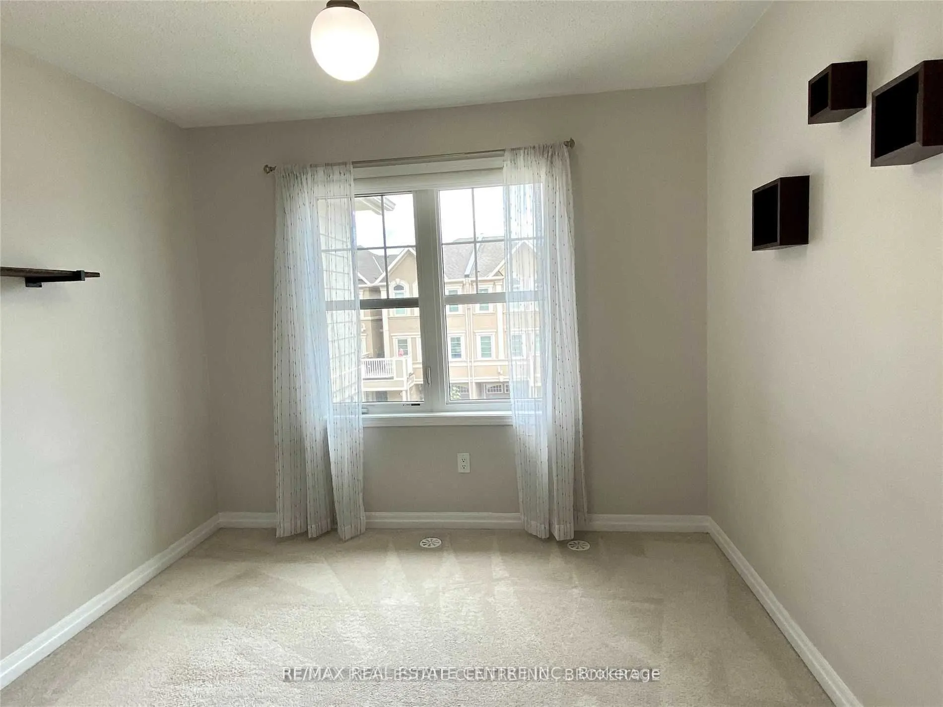 3088 Mistletoe Gardens