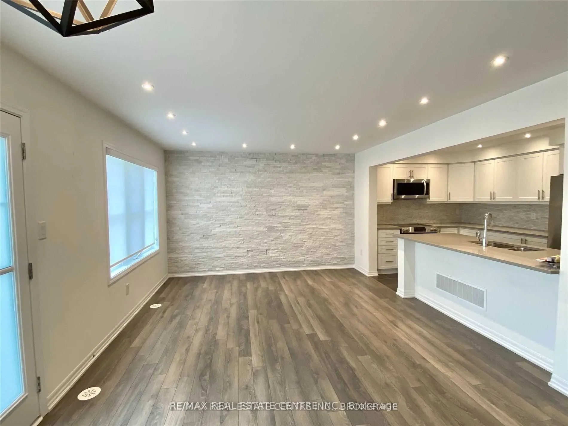 3088 Mistletoe Gardens