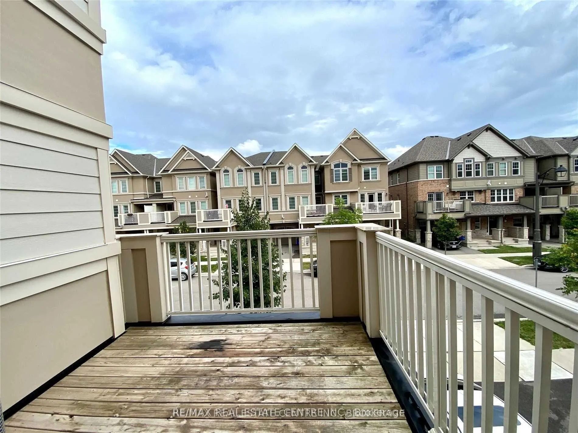 3088 Mistletoe Gardens