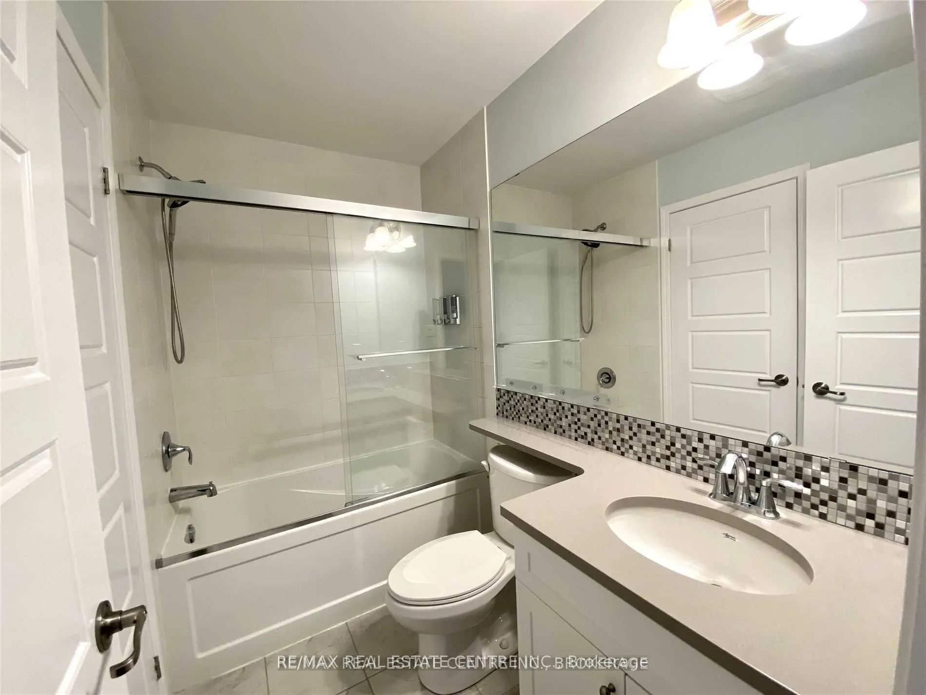 3088 Mistletoe Gardens