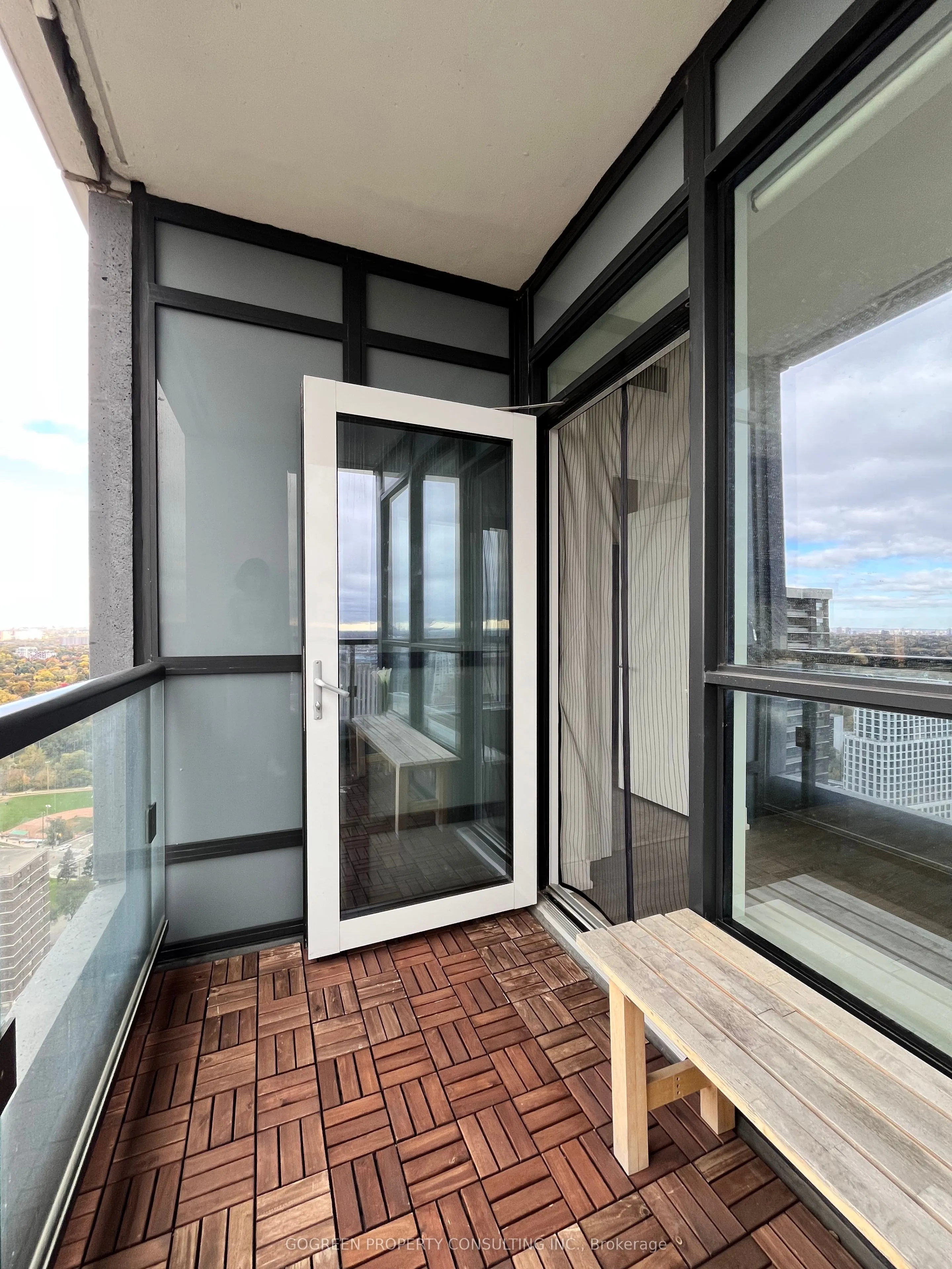 9 Mabelle Avenue, #3316