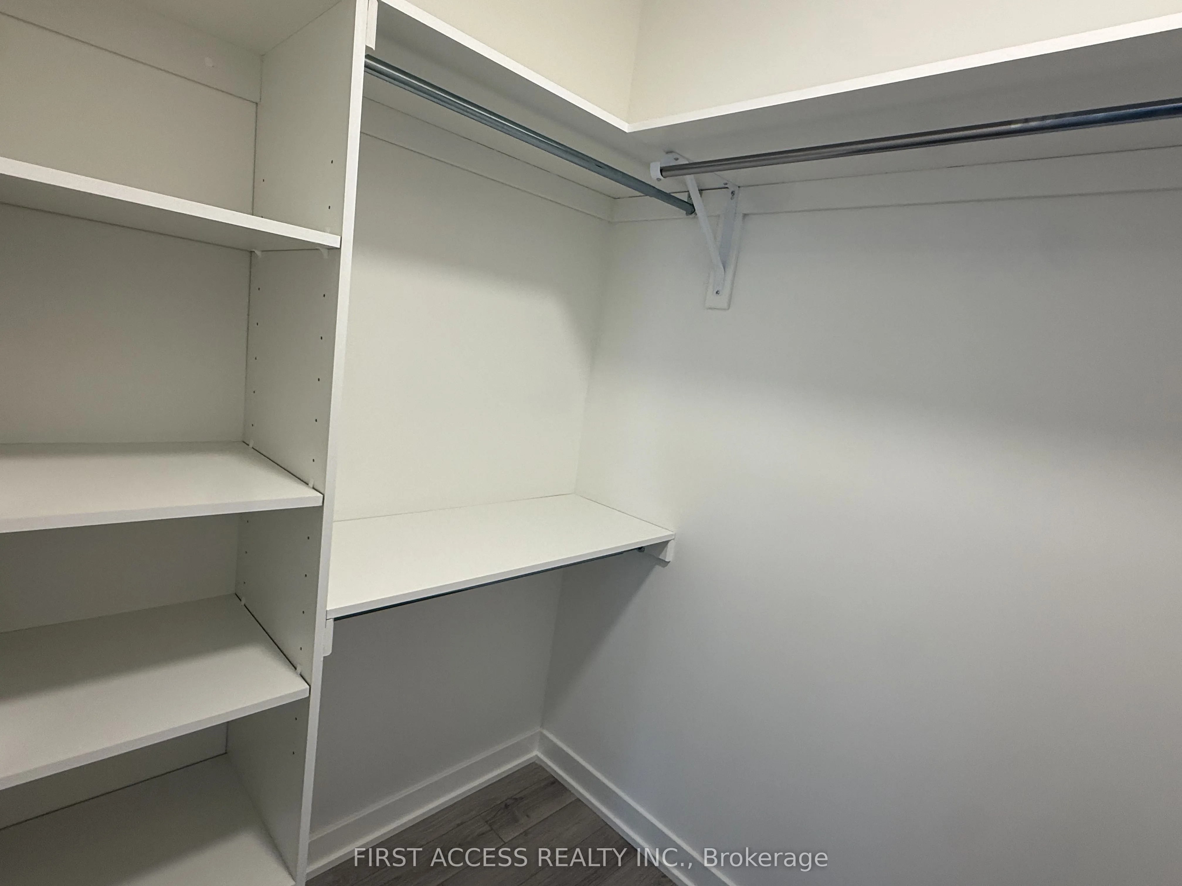 3071 Trafalgar Road, #512