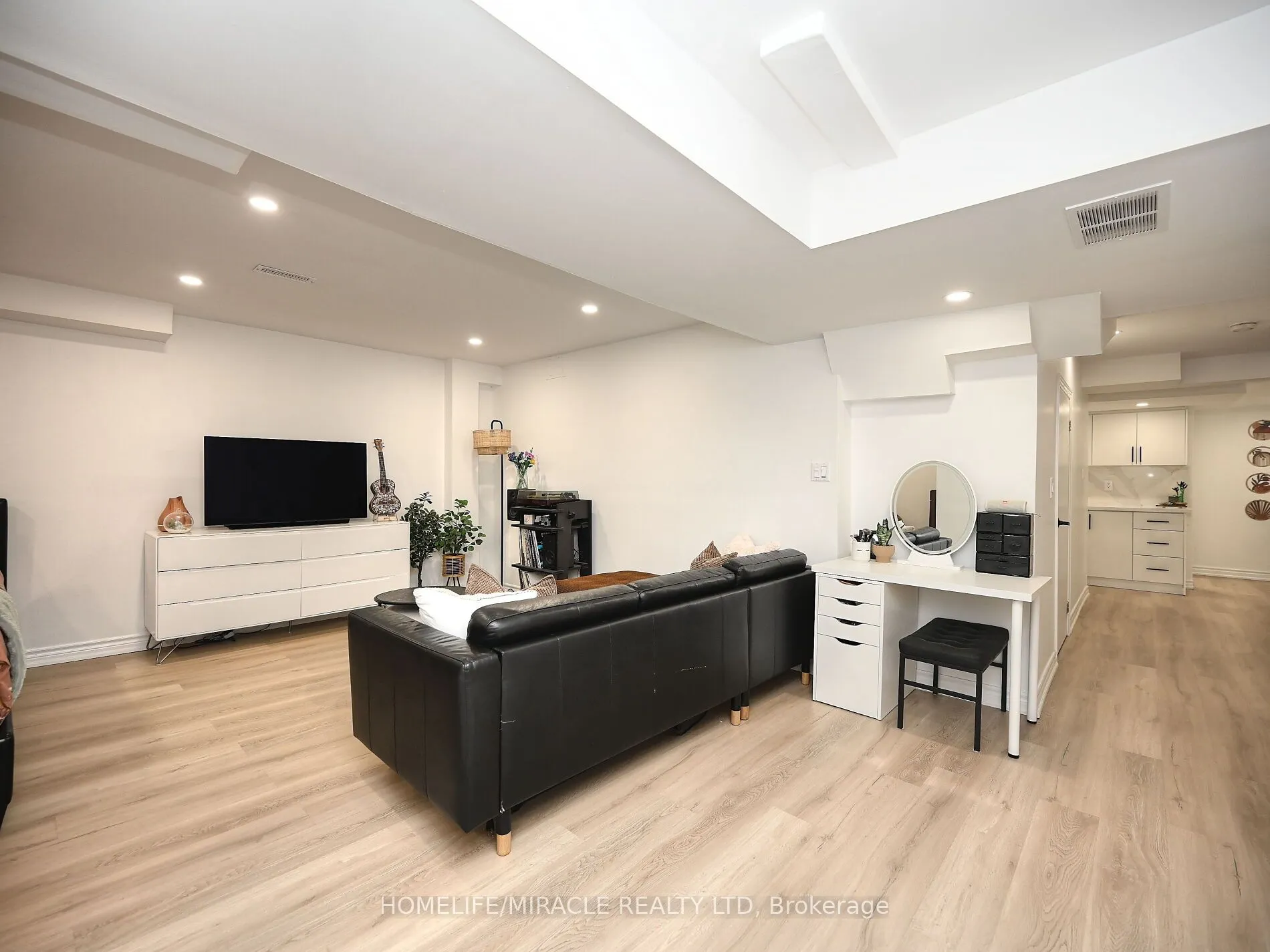 4717 Colombo Crescent