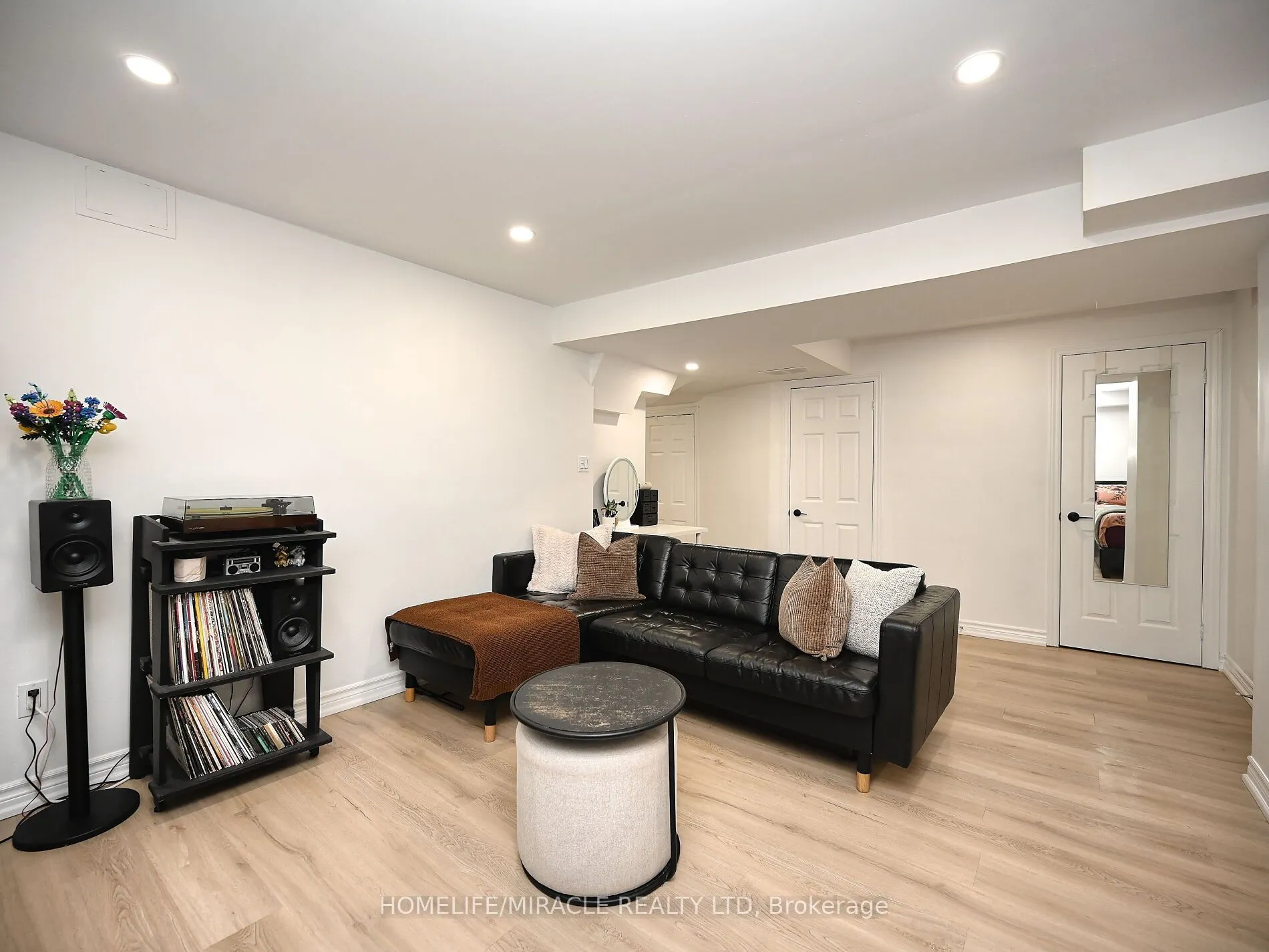 4717 Colombo Crescent