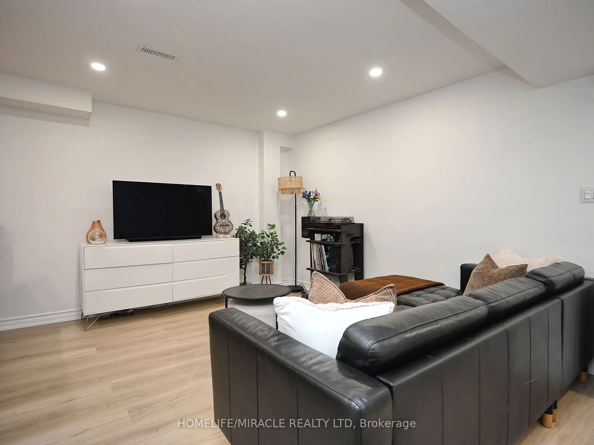 4717 Colombo Crescent