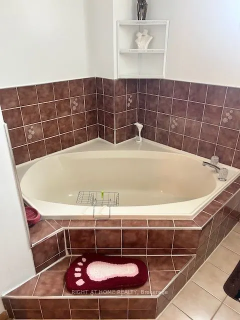 224 Macedonia Crescent