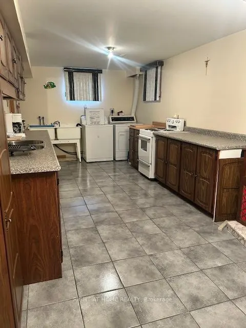 224 Macedonia Crescent