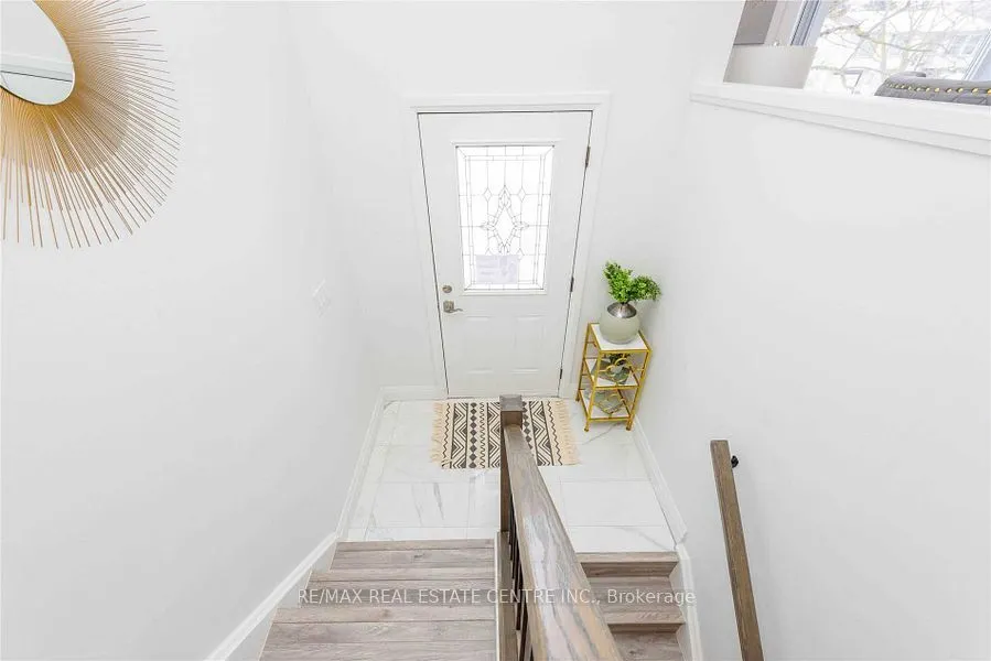 582 Elliott Crescent