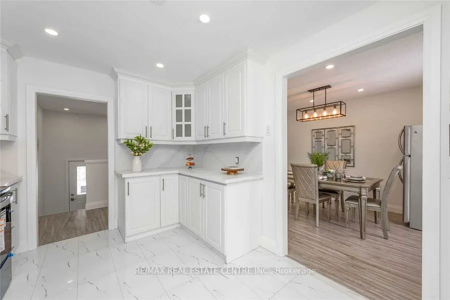 582 Elliott Crescent