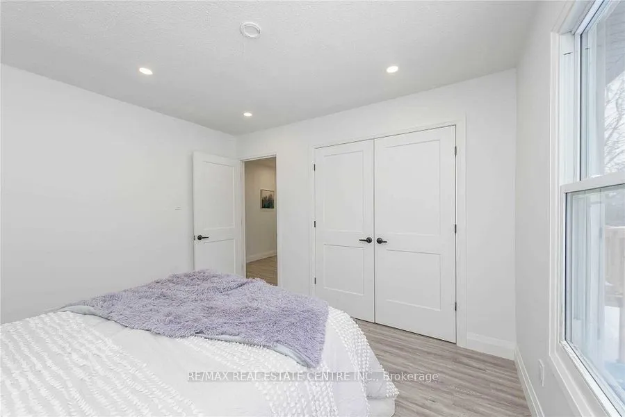 582 Elliott Crescent