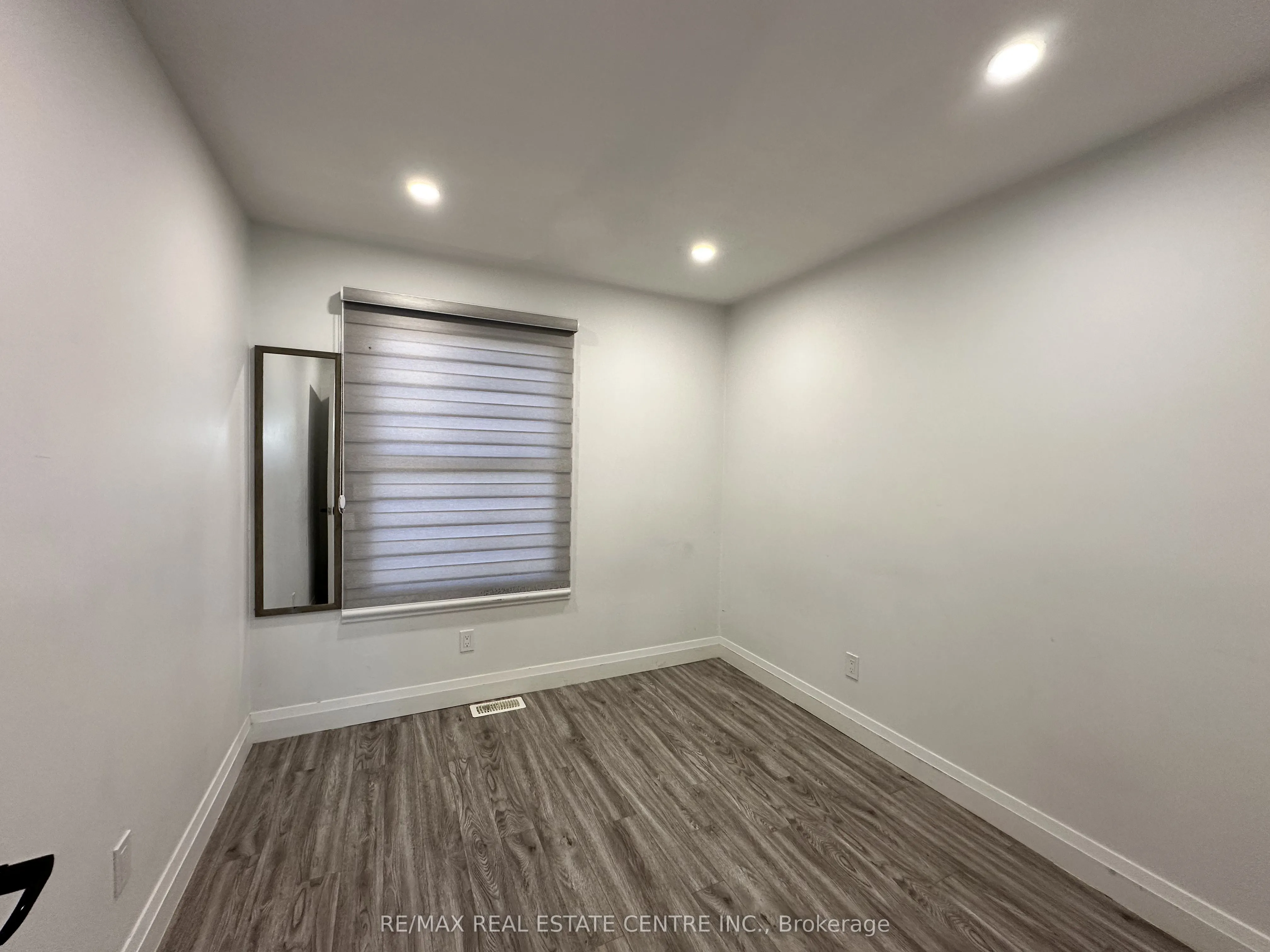 582 Elliott Crescent