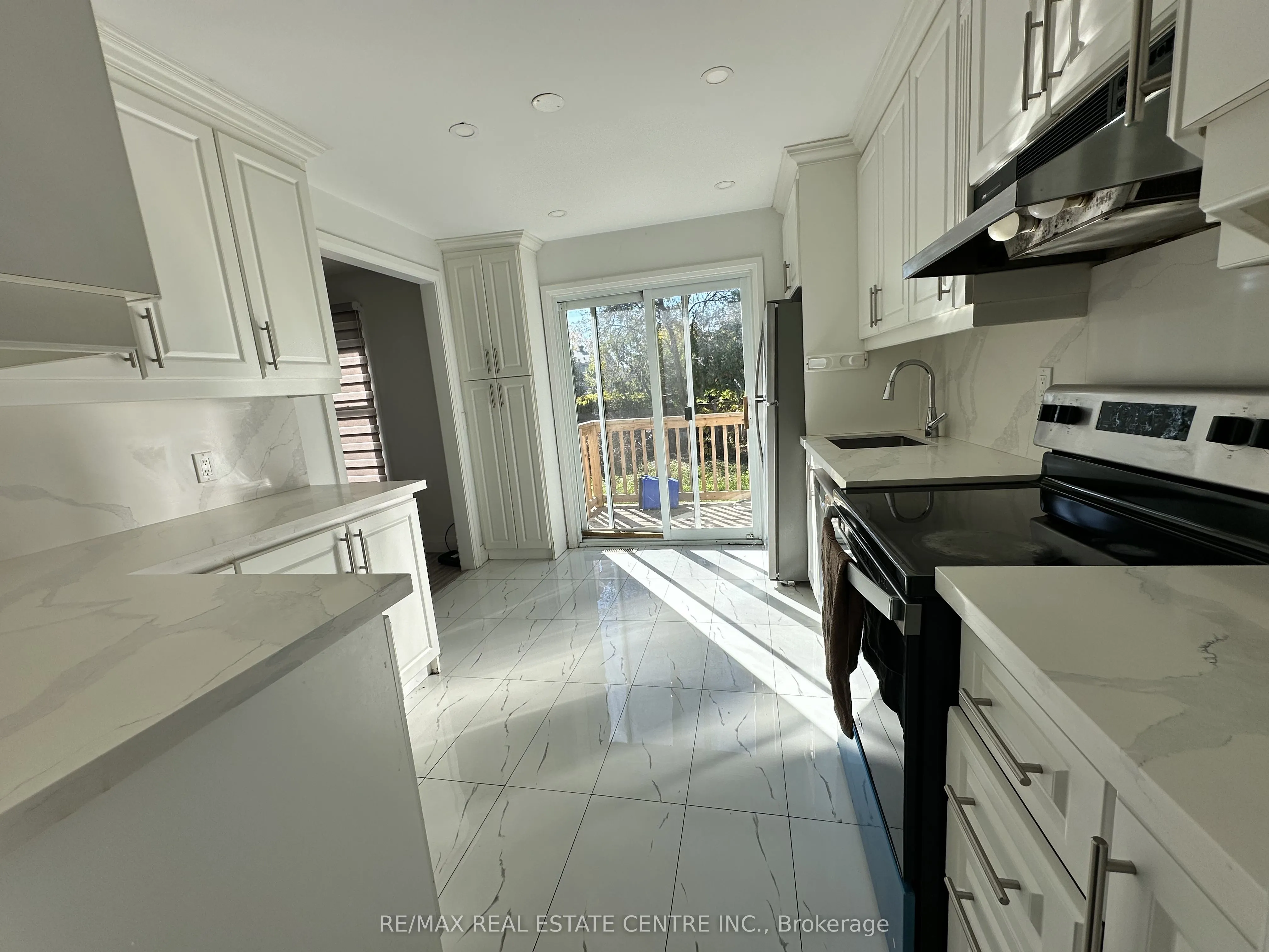 582 Elliott Crescent