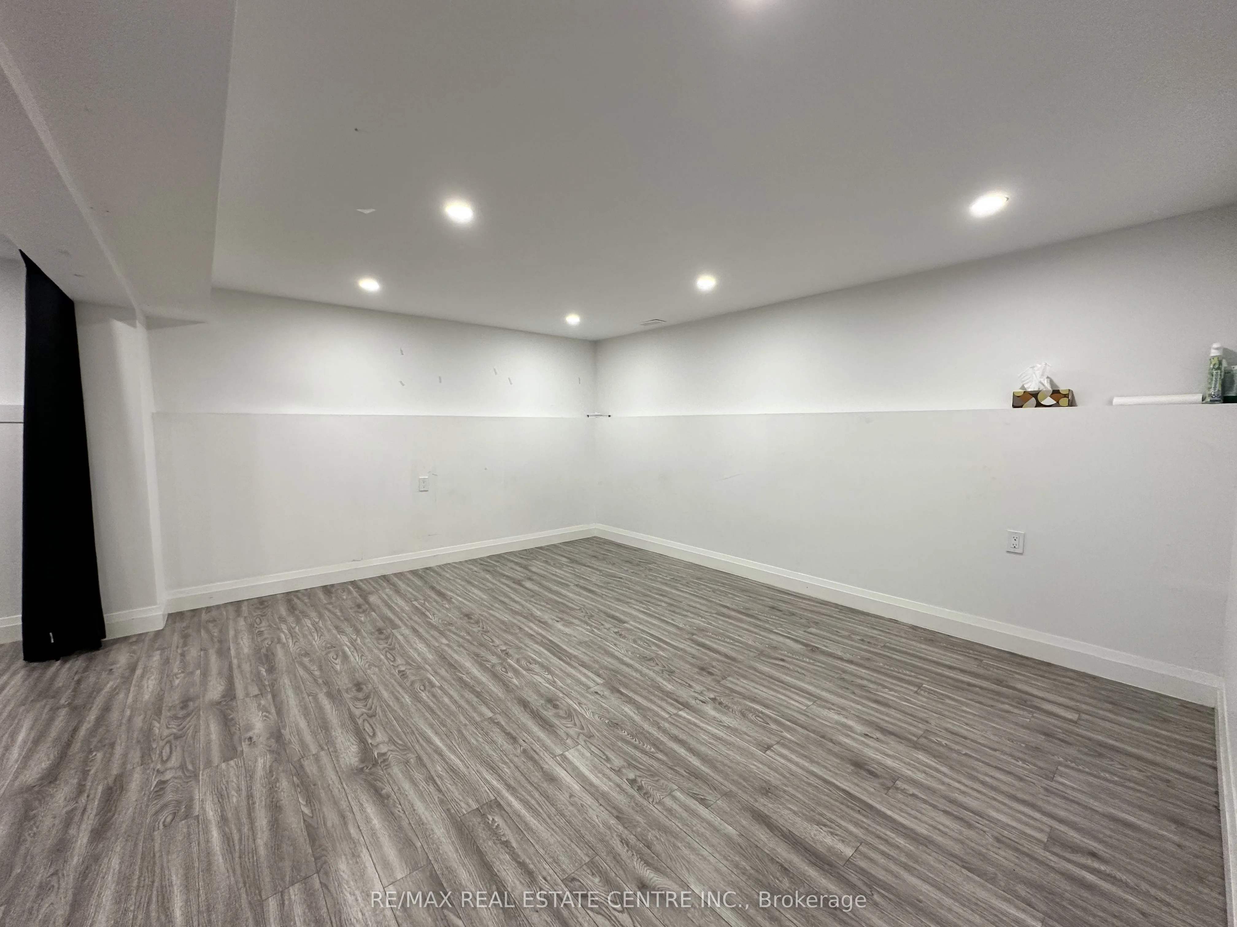 582 Elliott Crescent