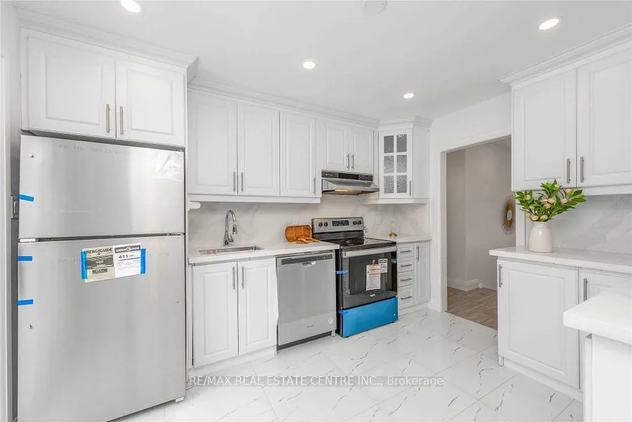 582 Elliott Crescent