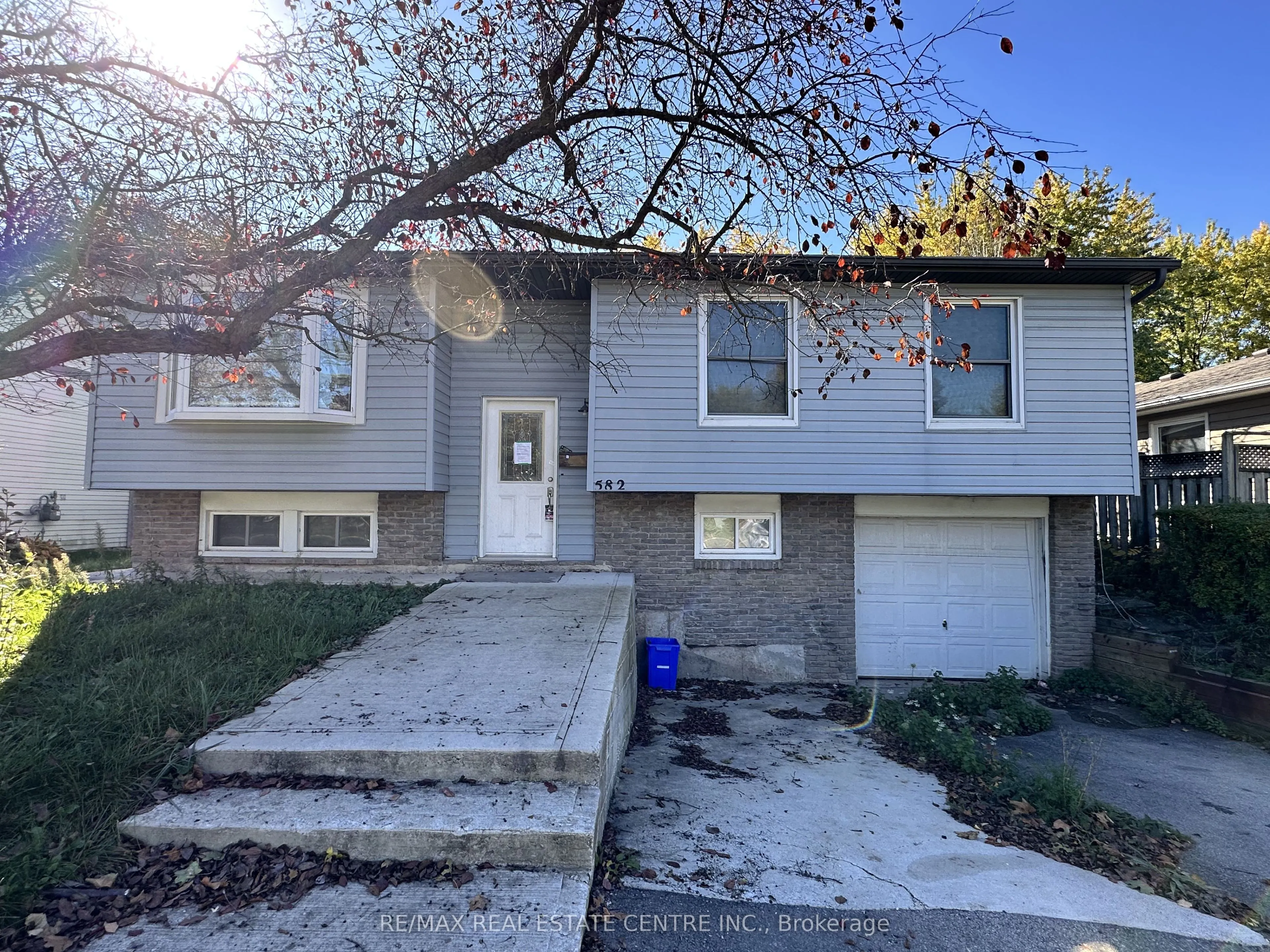 582 Elliott Crescent