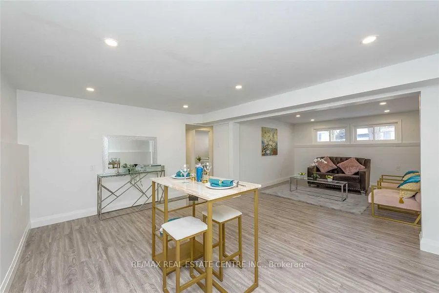 582 Elliott Crescent