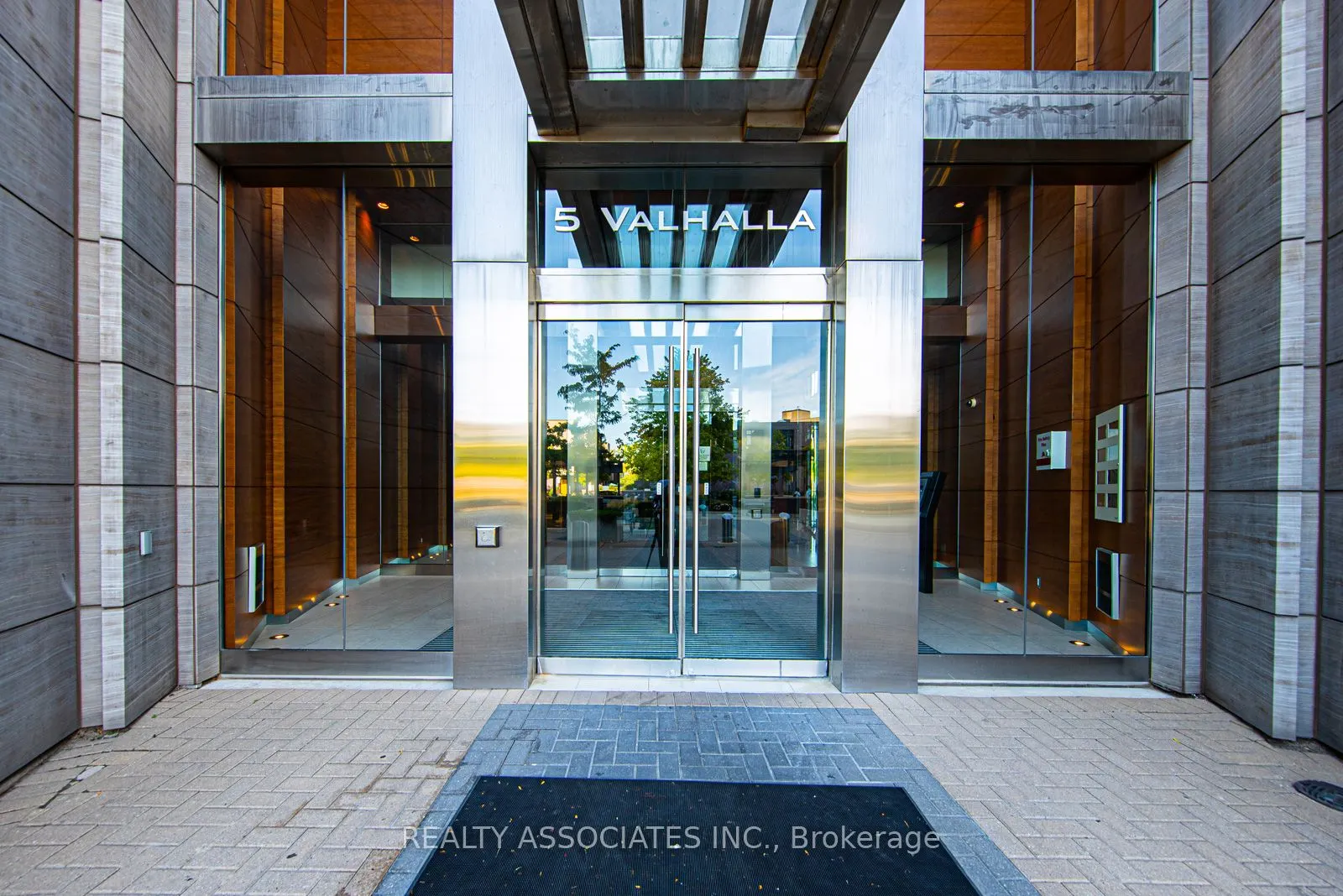 5 Valhalla Inn Road, #2501