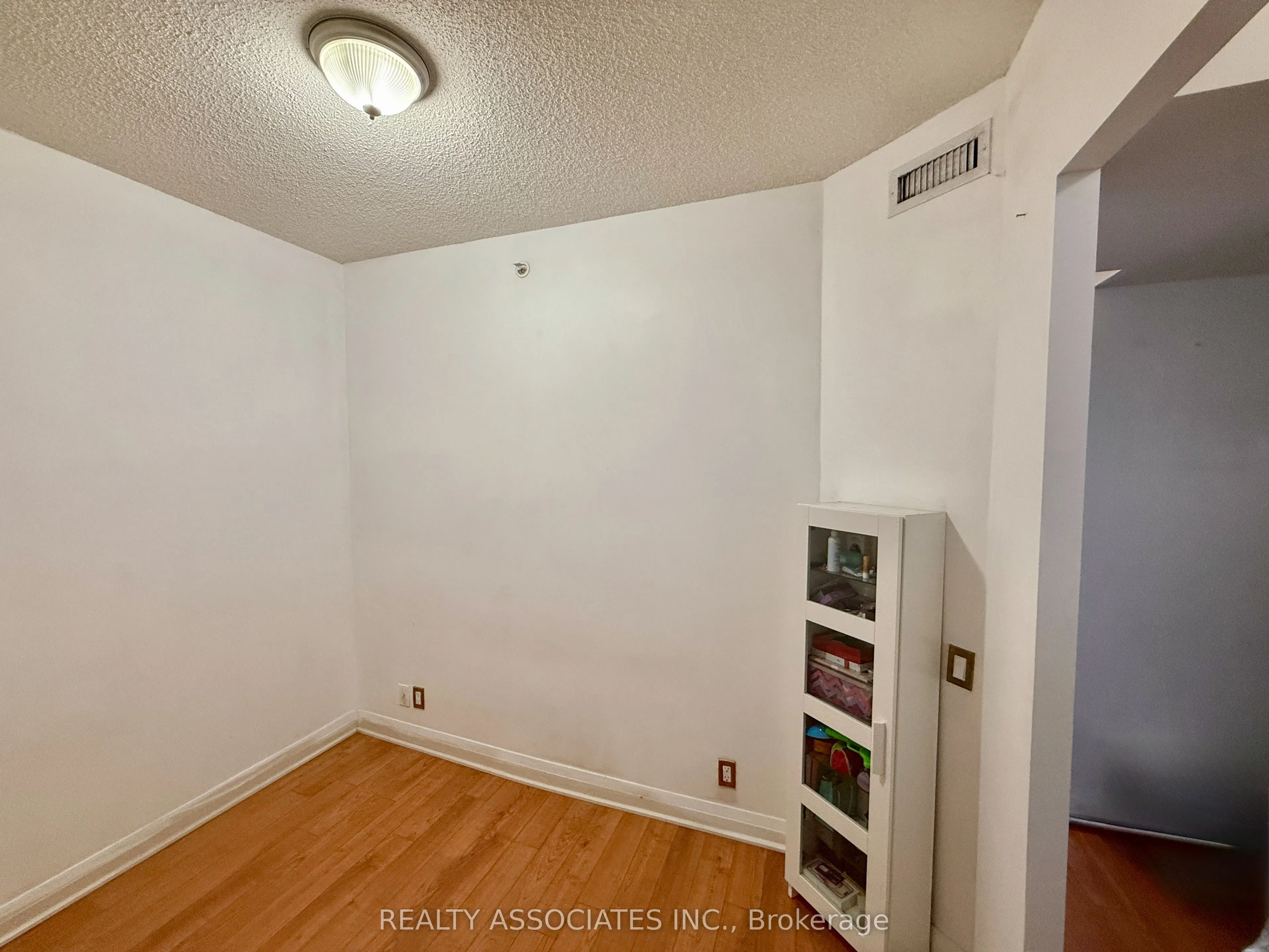 5 Valhalla Inn Road, #2501