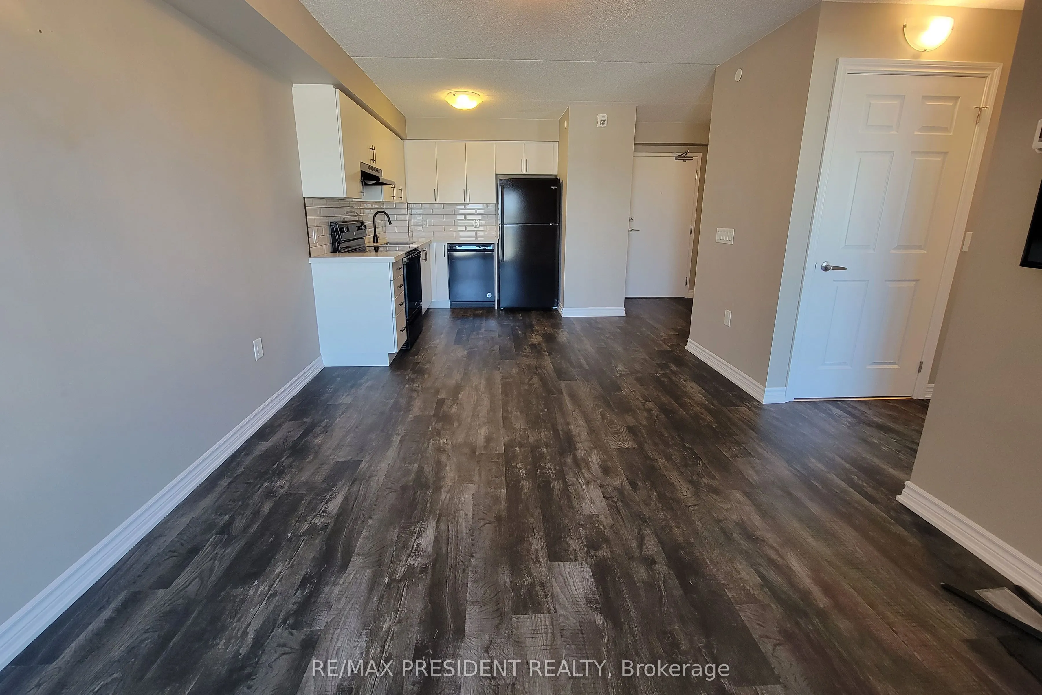 716 Main Street E, #303