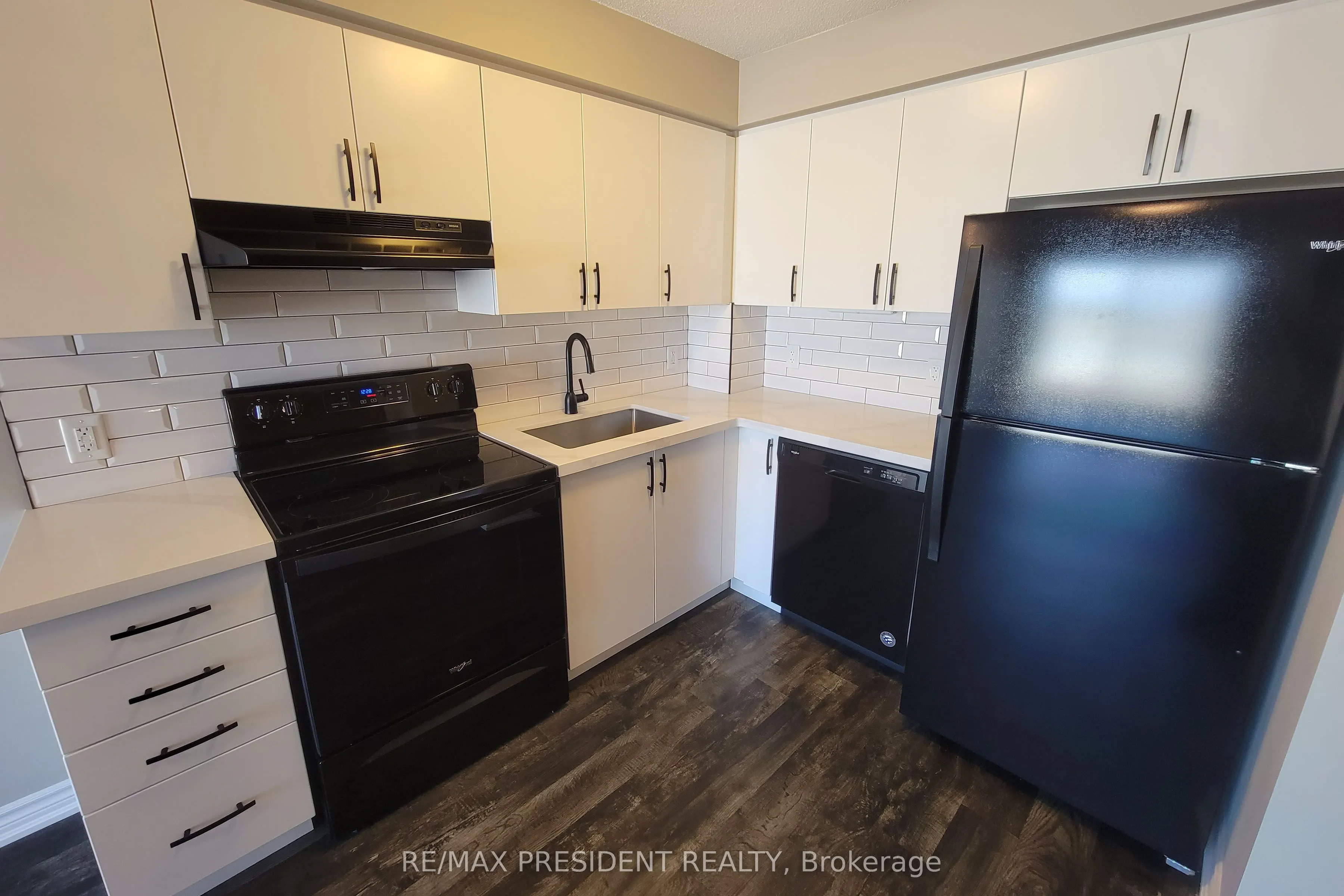 716 Main Street E, #303