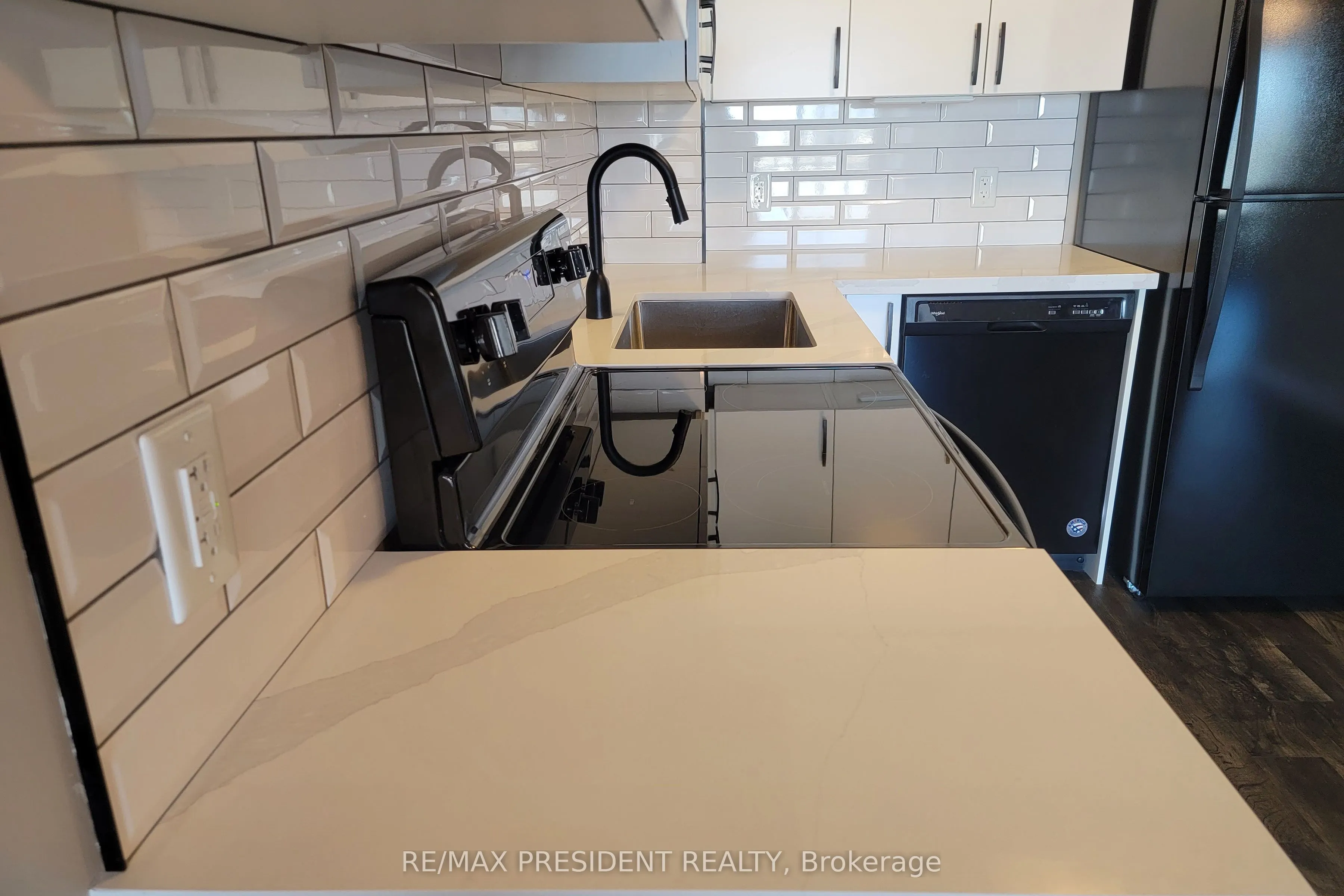 716 Main Street E, #303