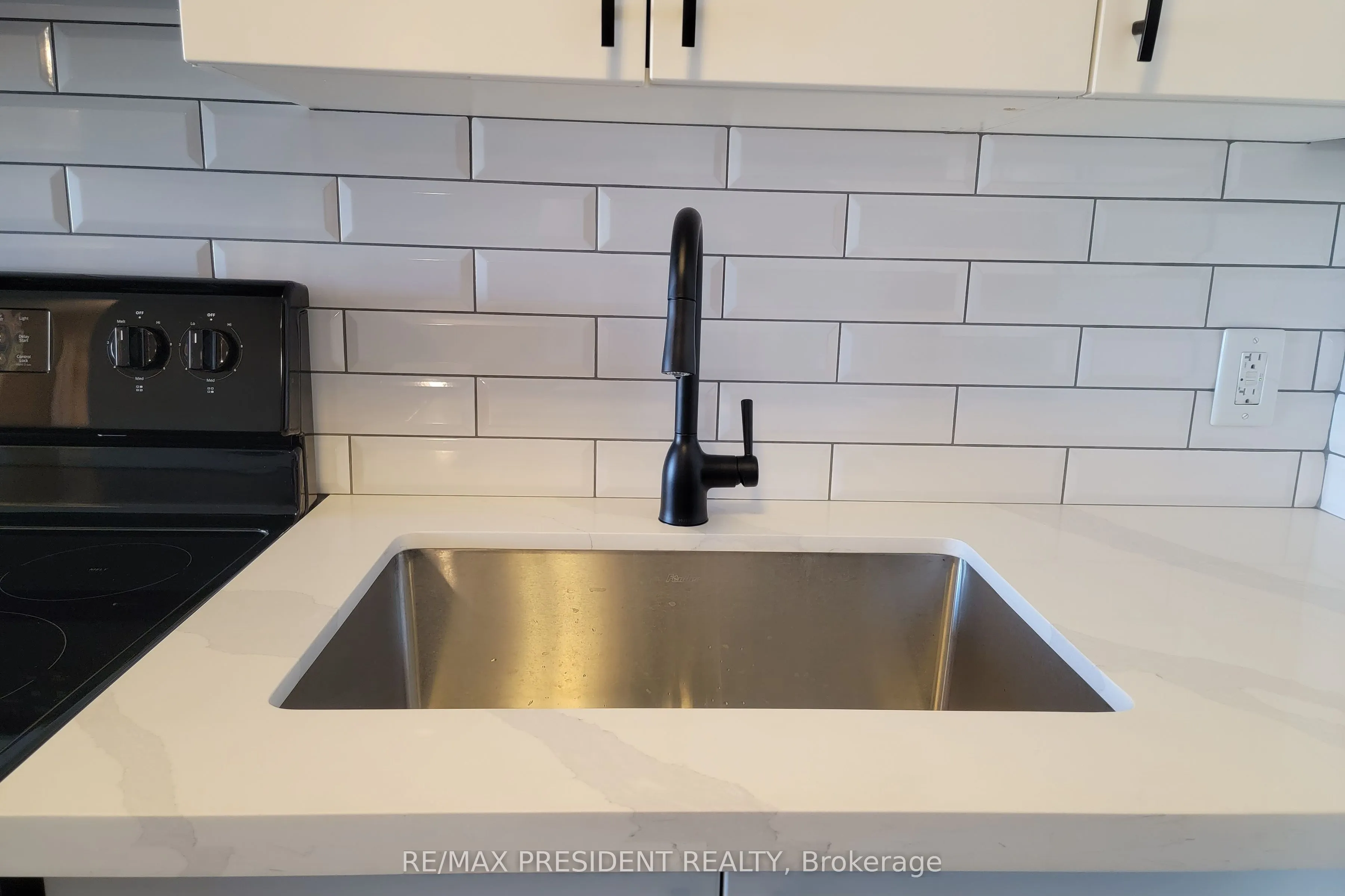 716 Main Street E, #303