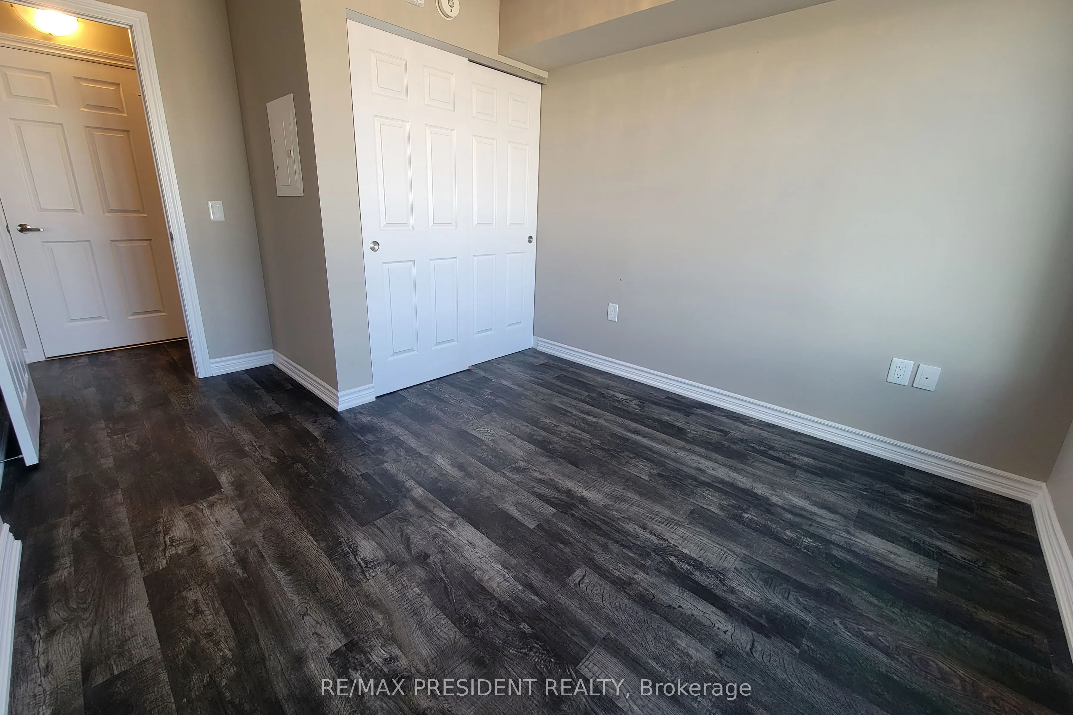 716 Main Street E, #303