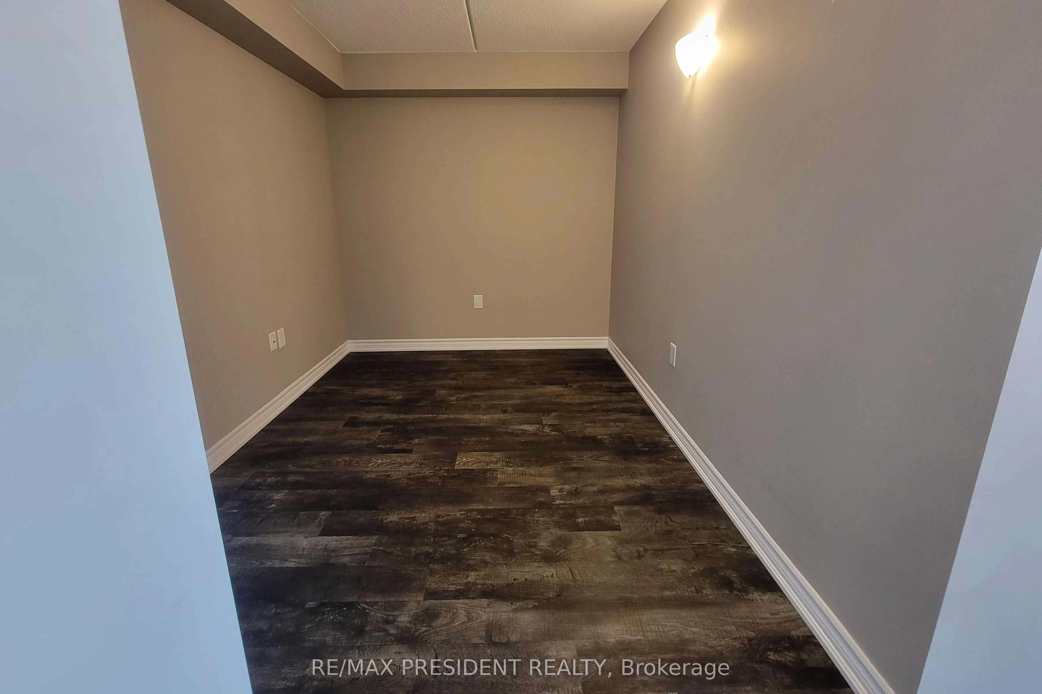 716 Main Street E, #303