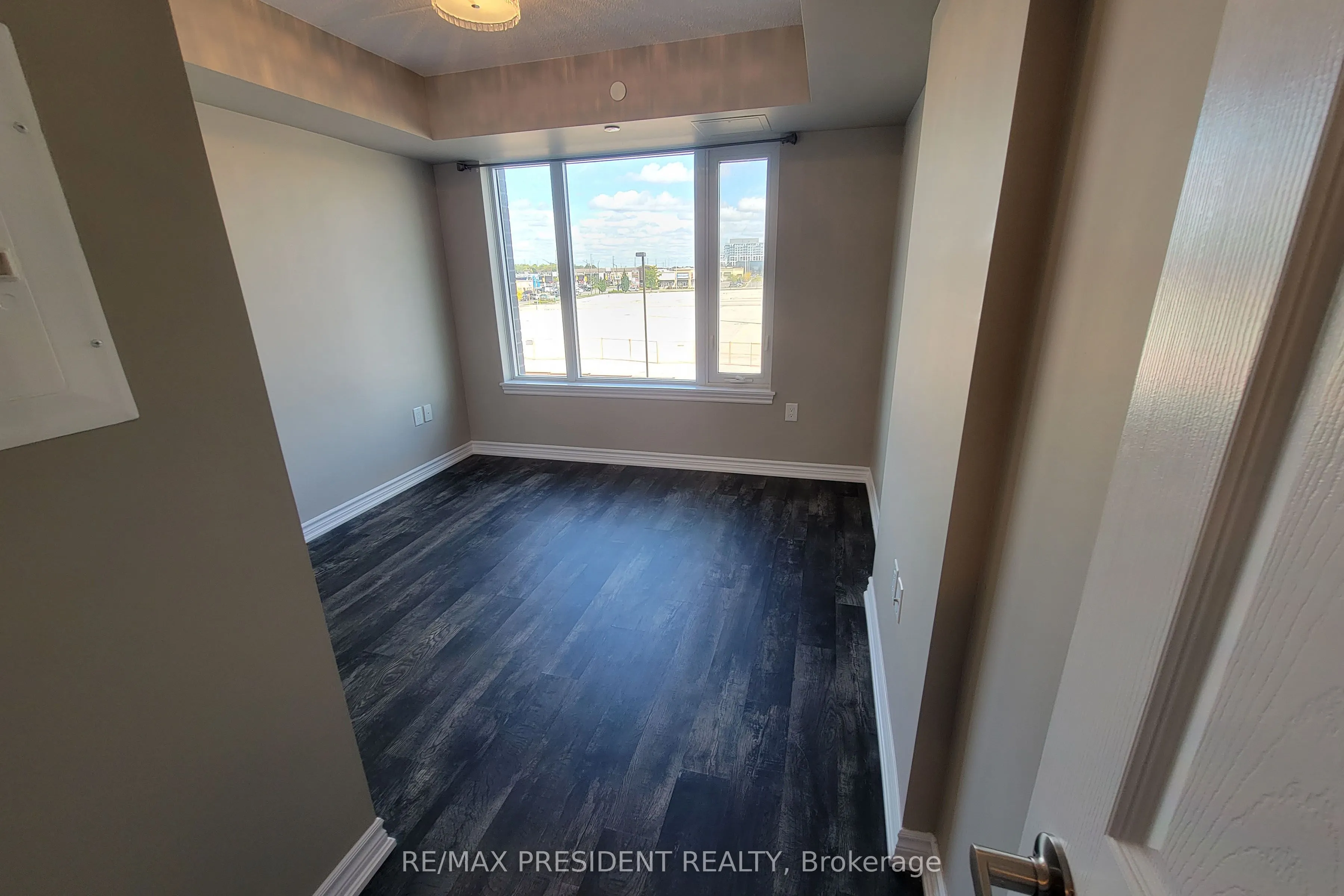 716 Main Street E, #303