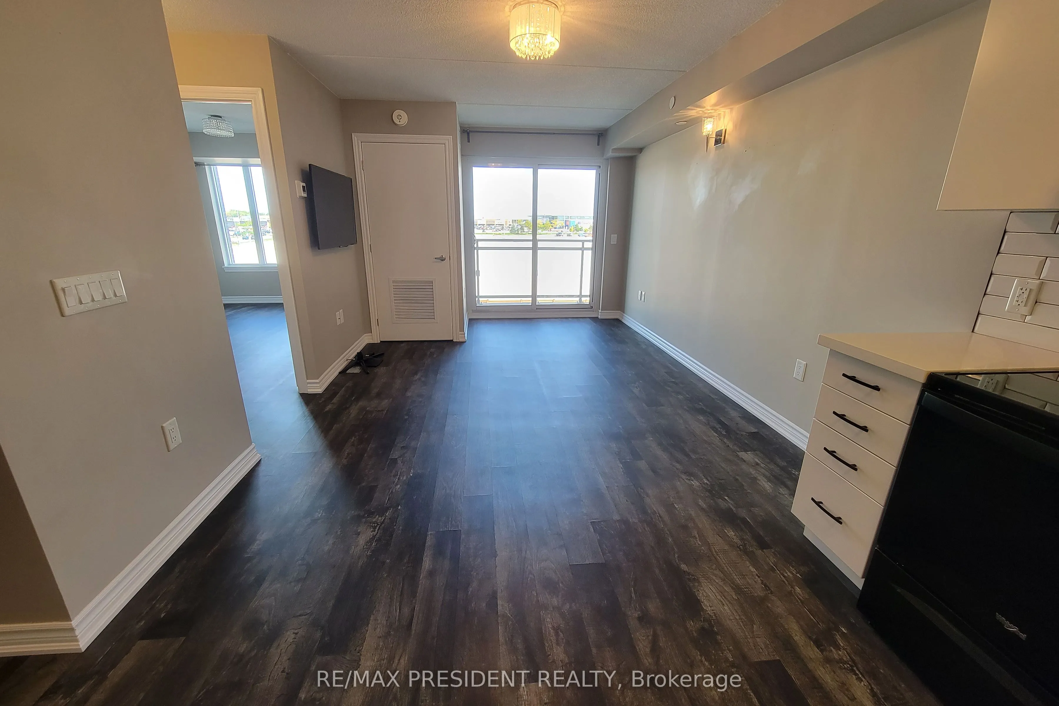 716 Main Street E, #303