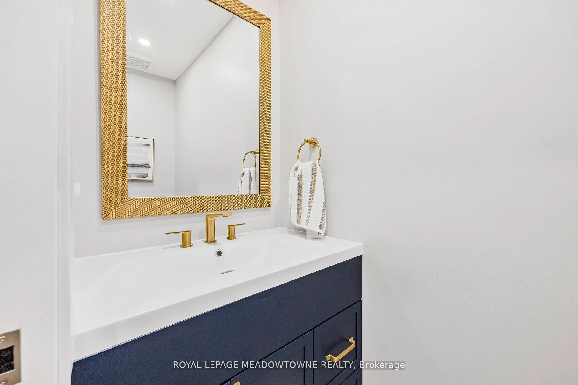 106 Campbell Avenue E