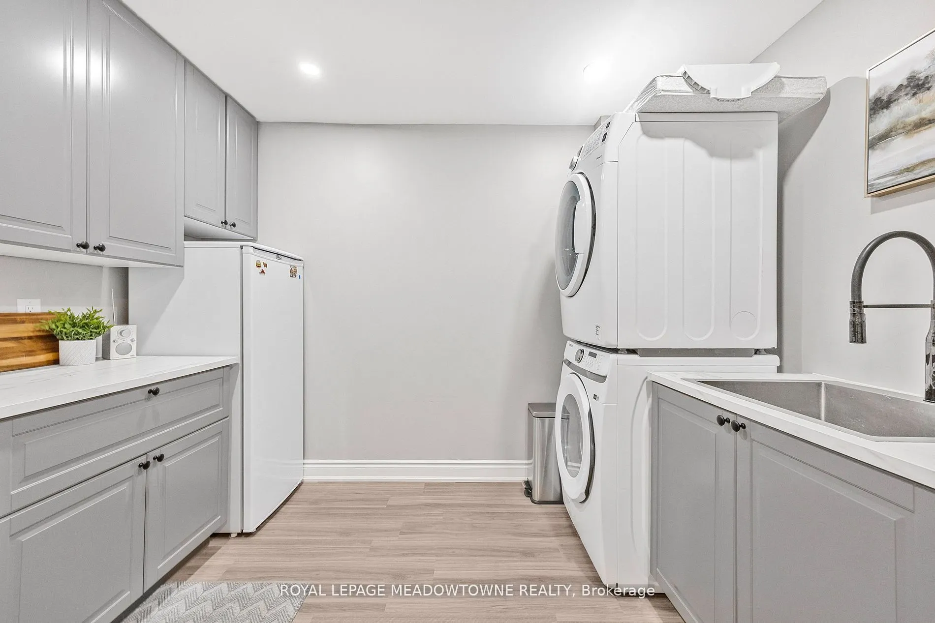 106 Campbell Avenue E