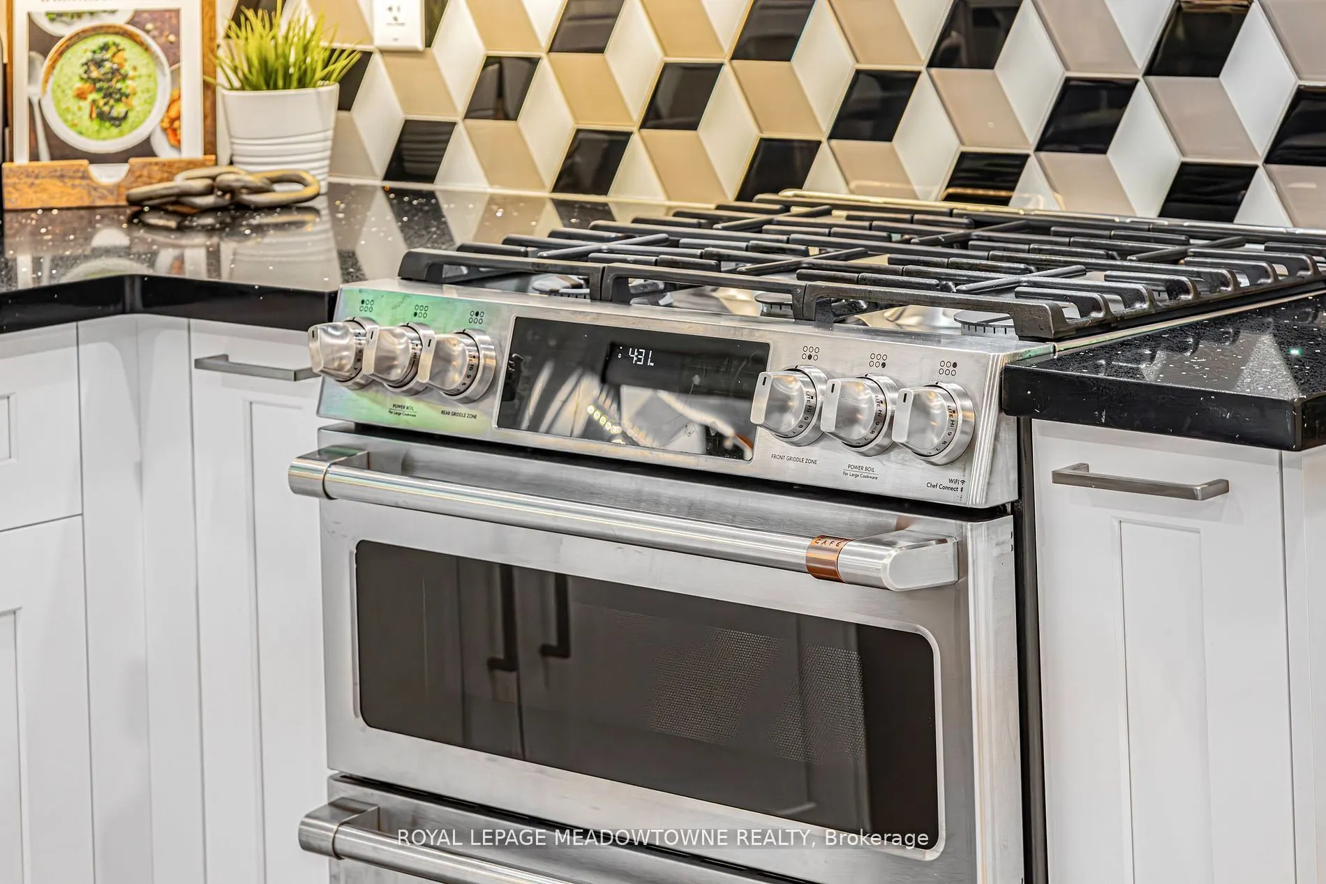 106 Campbell Avenue E