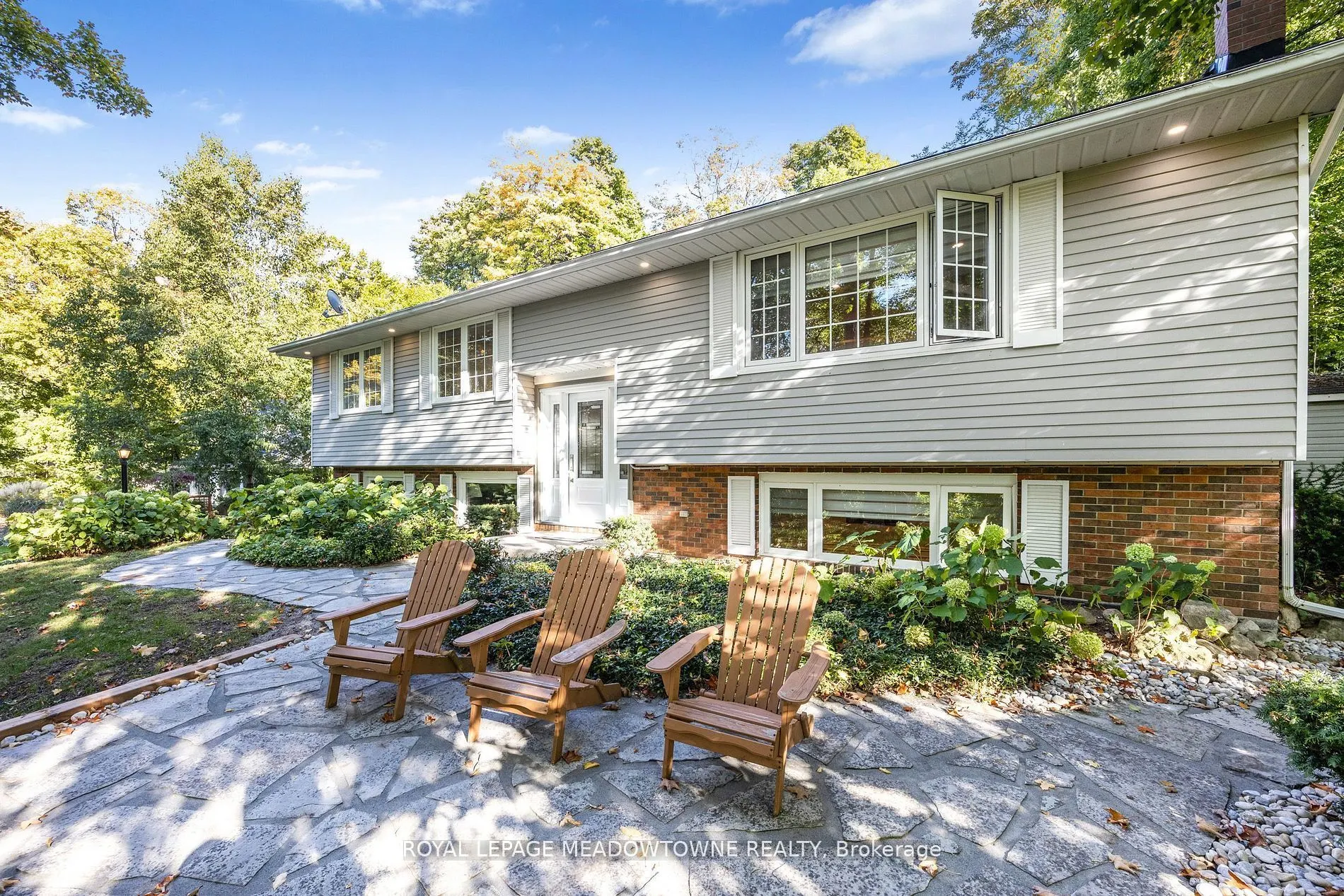 106 Campbell Avenue E