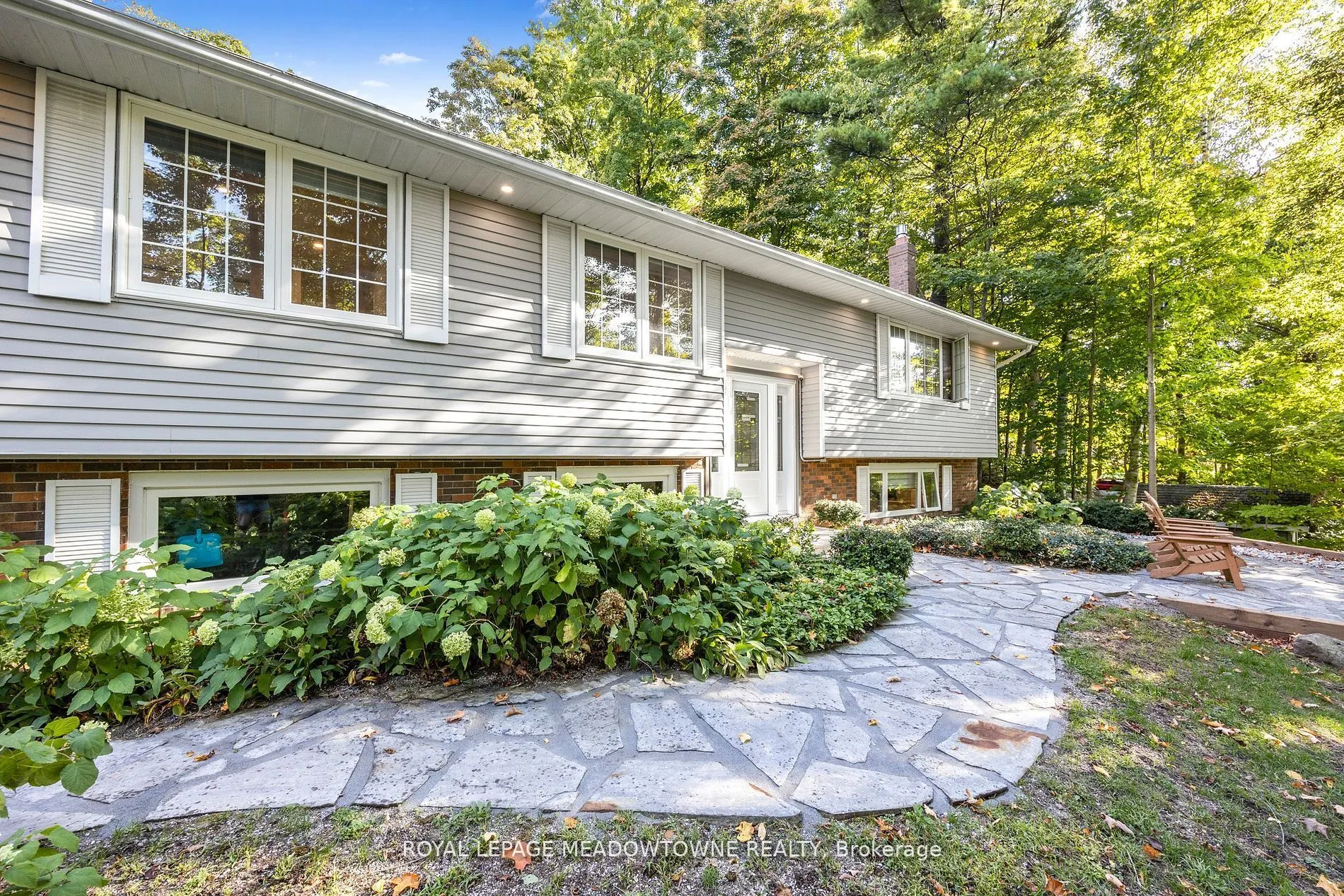 106 Campbell Avenue E