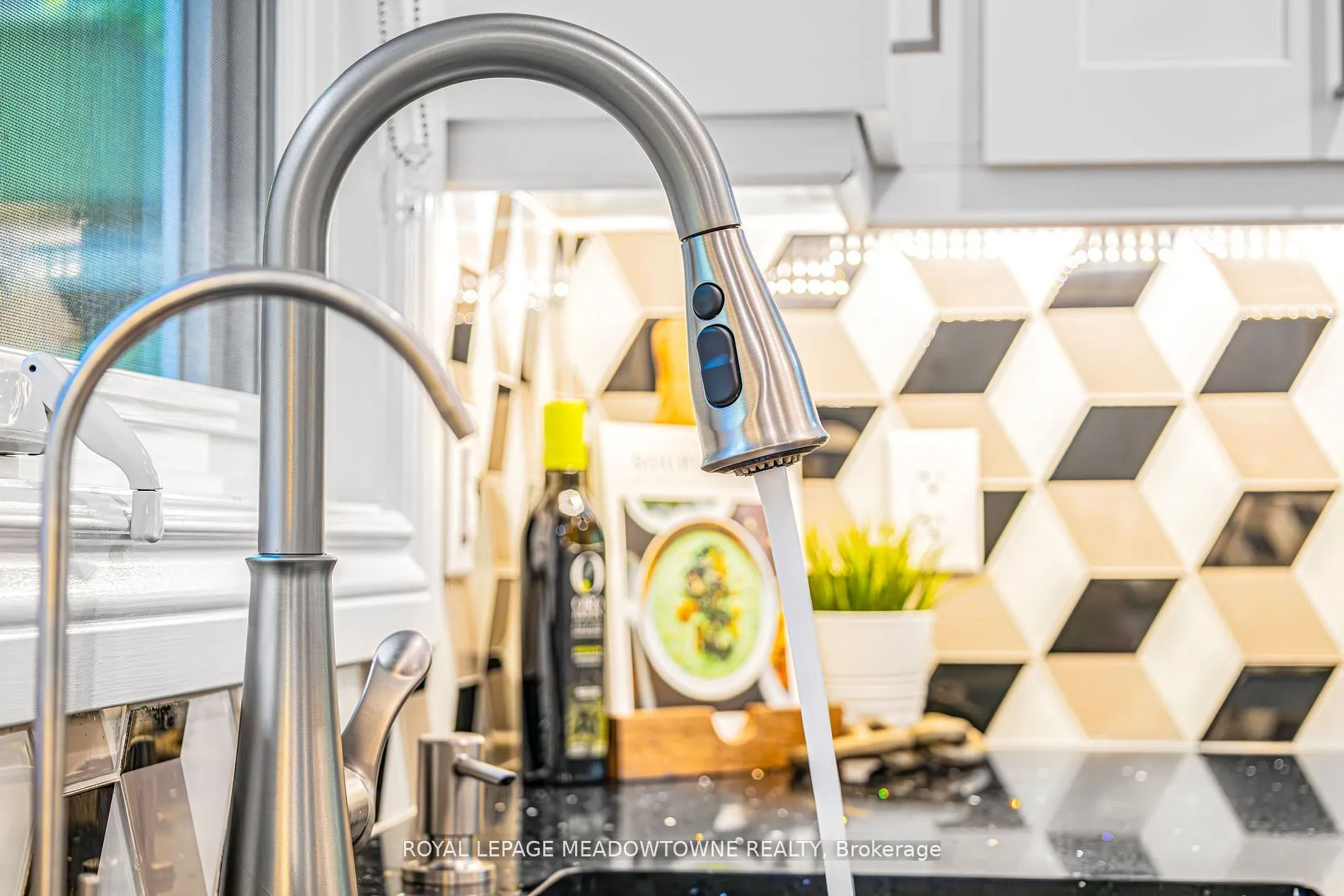 106 Campbell Avenue E